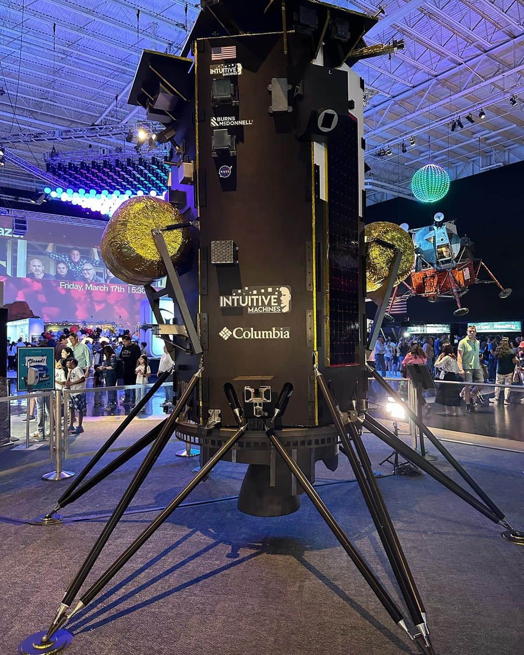 DJアシュバさんのインスタグラム写真 - (DJアシュバInstagram)「What an honor it was to create this life-size replica of the Nova-C Lunar Lander for @intuitivemachines . I can’t thank everyone @ashbastudios enough for their hard work and creative excellence. It is on display @iss in Houston!! 🚀」5月31日 4時49分 - ashba