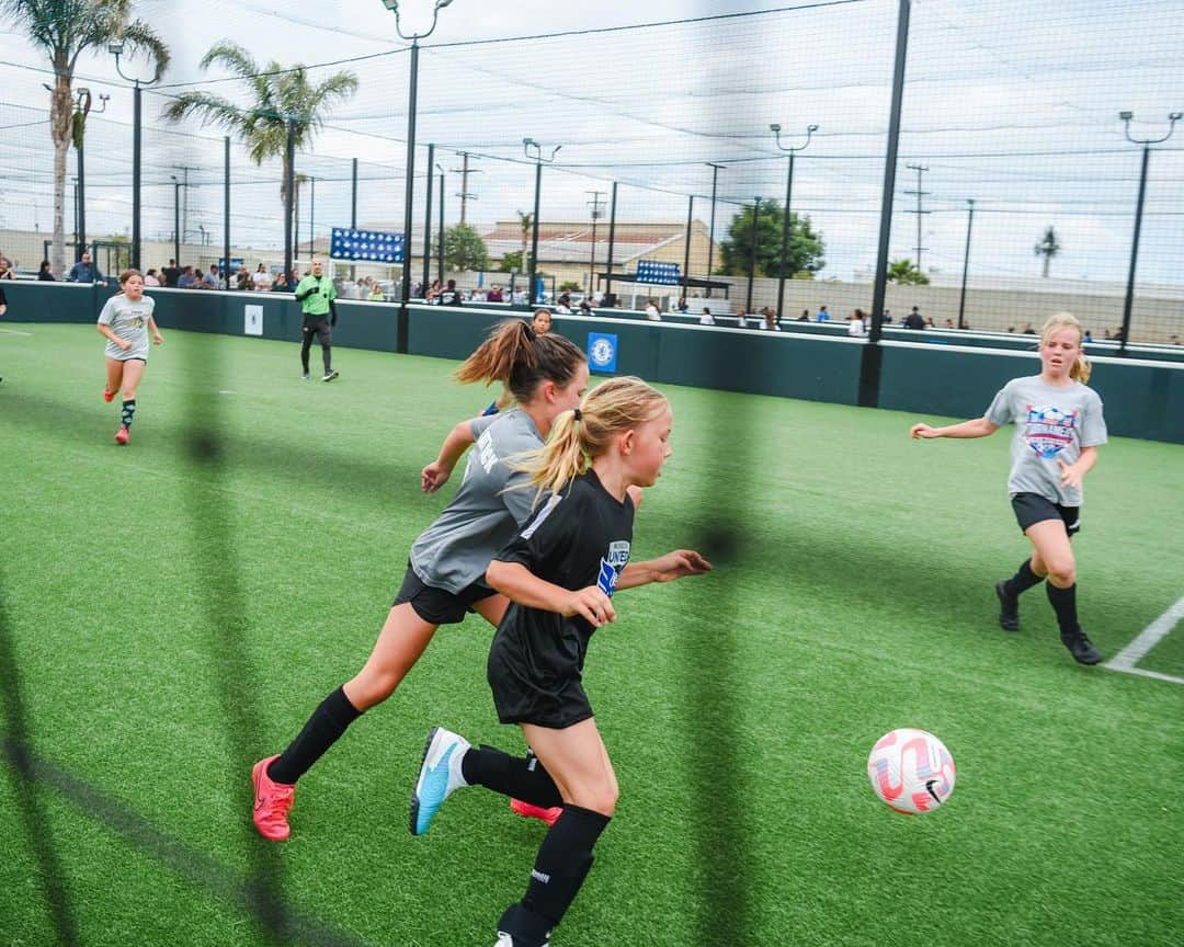 チェルシーFCさんのインスタグラム写真 - (チェルシーFCInstagram)「#NothingStopsUS  Celebrating @chelseafcw’s last-day WSL title win in LA with the next generation!  #TheFamousCFC #ChelseaFoundation」5月31日 4時59分 - chelseafc