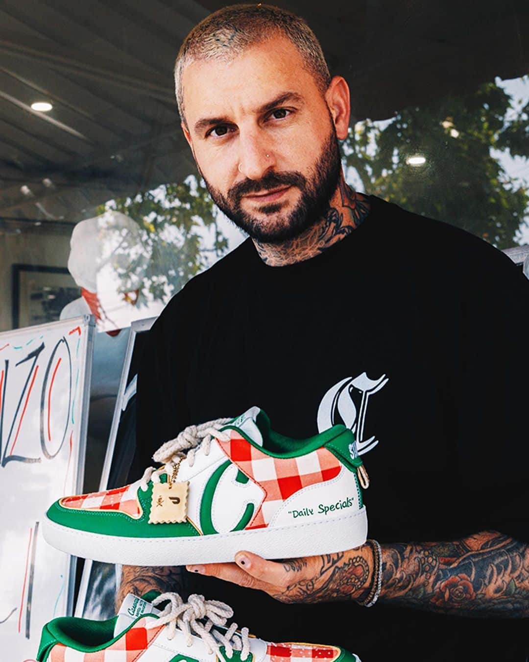 NBAさんのインスタグラム写真 - (NBAInstagram)「Loving this 💎 from @doordash and Dom, a.k.a. @thesurgeon. With Ritual Restock, they’re turning NBA fans’ gameday meal traditions into custom kicks. This first set is inspired by Dom’s upbringing in his family’s Italian deli. Order Championship Deals on DoorDash and use promo code NBARITUALS for a chance to win your own custom sneakers. No Purch Nec. 50 US/DC, 18+. Ends 6/8/23.」5月31日 5時21分 - nba