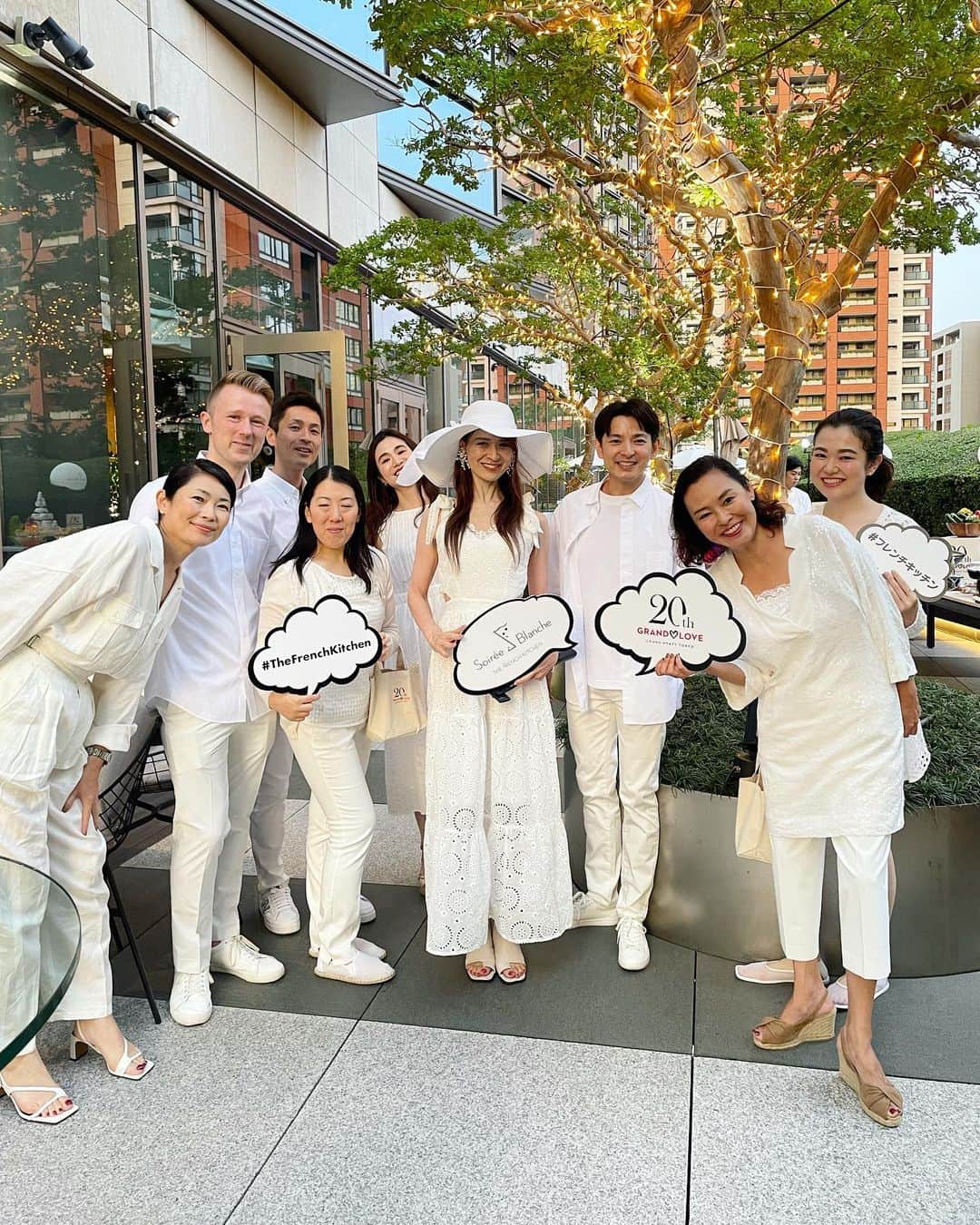 里井真由美さんのインスタグラム写真 - (里井真由美Instagram)「㊗️グランドハイアット東京 20周年🤍 オールホワイトがドレスコード
