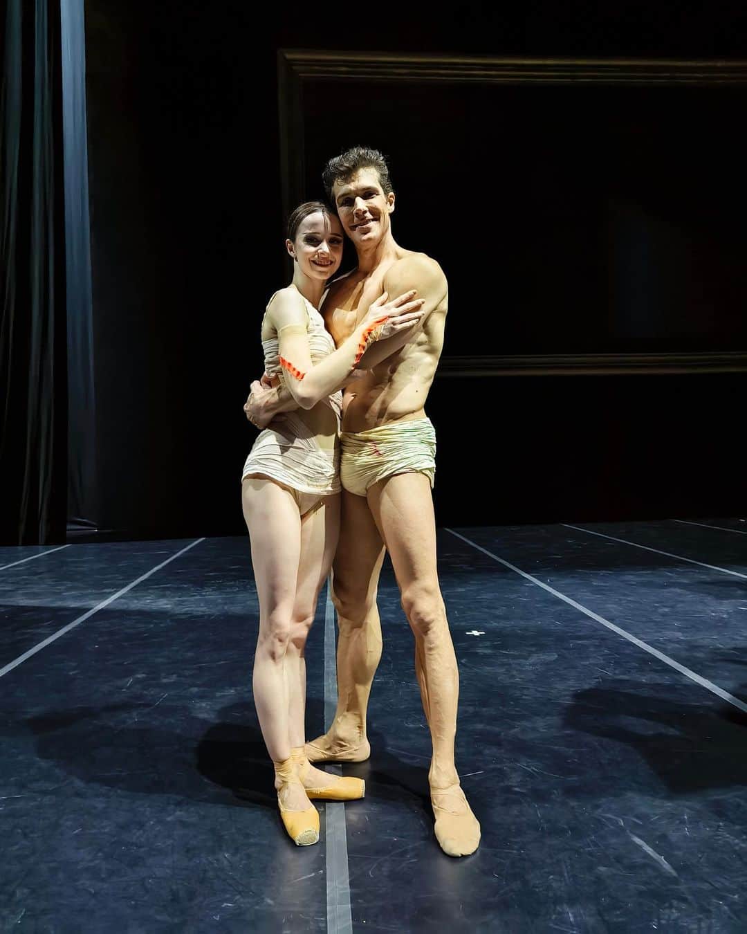マリア・コーレワのインスタグラム：「Second “CARAVAGGIO” with @robertobolle done ❤️ Thank you so much for an opportunity to learn from you and for inspiring me every day, dear Roberto! Feeling truly blessed, right now I’m that LUCKY girl 🥹 The third show already tomorrow!! Can’t wait!!!  Наш второй «КАРАВАДЖО» с @robertobolle сегодня ❤️ Большое спасибо за возможность учиться и за невероятное вдохновение каждый день, дорогой Роберто! Чувствую себя по-настоящему счастливой, сейчас я как та самая *везучая* девушка 🥹 Третий спектакль уже завтра!!」