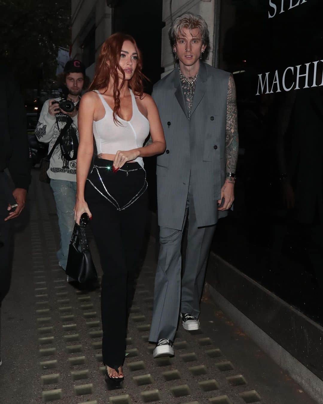 Just Jaredさんのインスタグラム写真 - (Just JaredInstagram)「Megan Fox and Machine Gun Kelly were spotted together in London on Tuesday night amid rumors that they're reconciling as a couple. More pics on JustJared.com! #MeganFox #MachineGunKelly Photos: Backgrid」5月31日 6時36分 - justjared