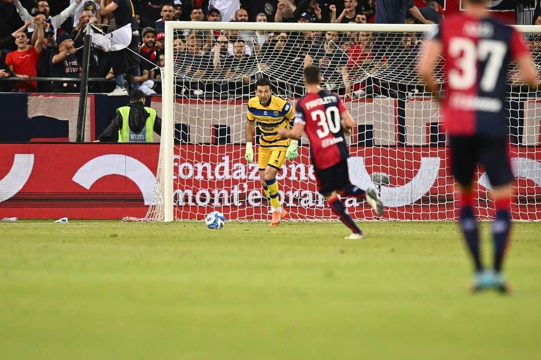 ジャンルイジ・ブッフォンのインスタグラム：「Il primo tempo di questo match è terminato 3-2, il secondo lo giocheremo in casa nostra, con il sostegno incondizionato della nostra gente per 90 minuti! #ForzaParma」