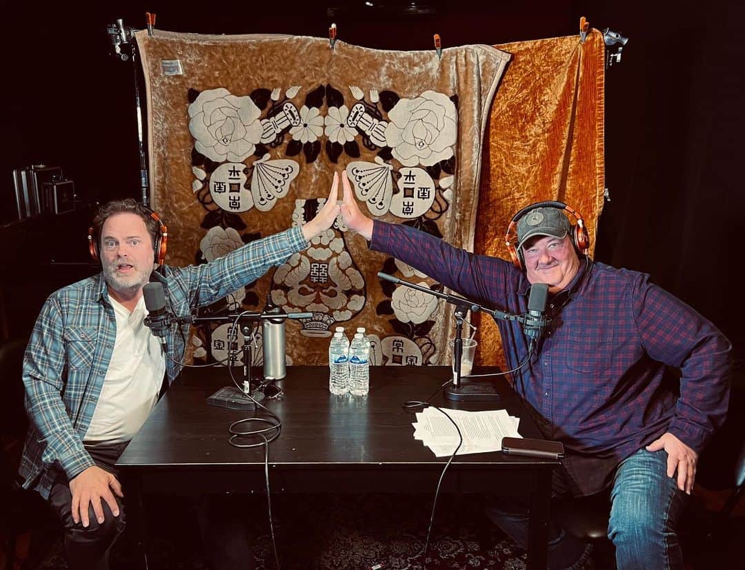 レイン・ウィルソンのインスタグラム：「Catch me on the latest episode of @offthebeat with @bbbaumgartner!!! Chatting work, The Office and #GeographyOfBliss!」