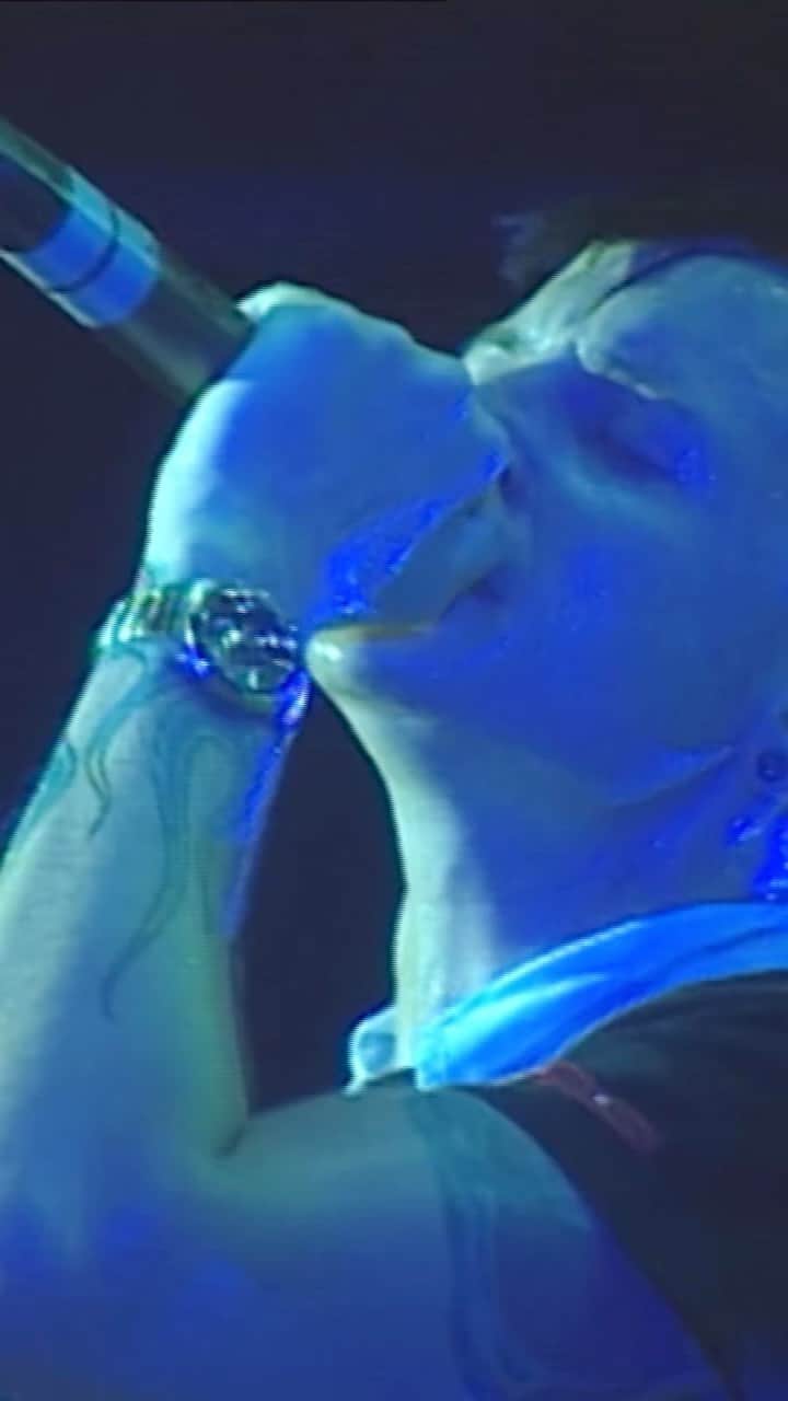 リンキン・パークのインスタグラム：「Breaking the Habit. Live in Manila. 2004」