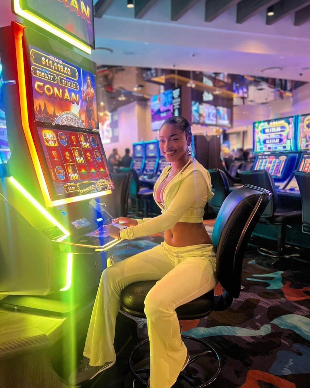 Palms Casino Resortのインスタグラム：「Spin and win! 🎰 @amberlynne knows how to have a good time 🥂」