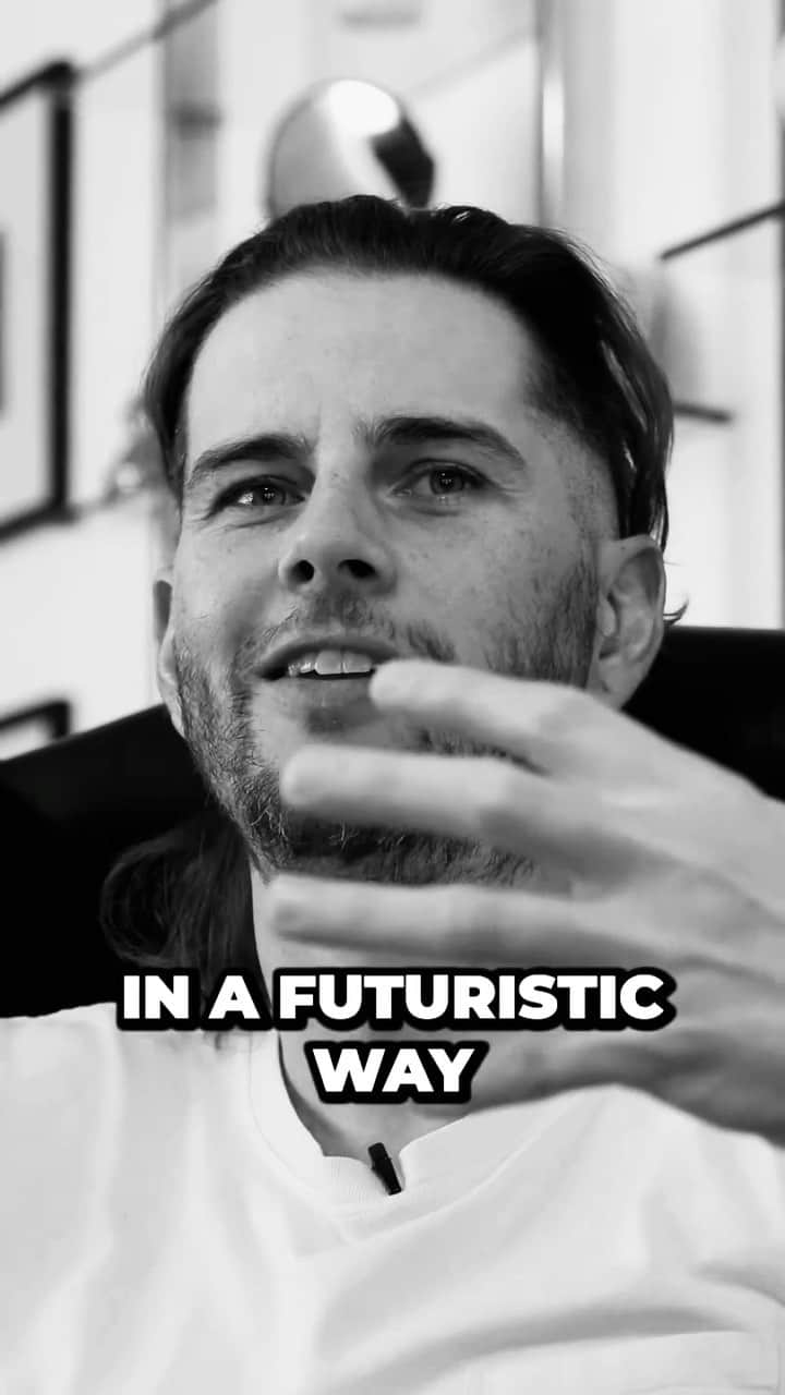 のインスタグラム：「Ahead of the release of our new album, M. Shadows goes deep into A7X, #LifeIsButADream..., and what comes next. Watch the full 90 minute discussion on @RockFeedNet’s YouTube, premiering at 5PM PT / 8PM ET.」