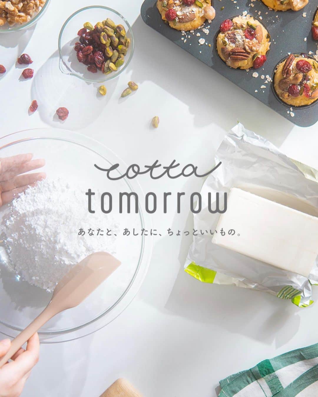 Ayaさんのインスタグラム写真 - (AyaInstagram)「卵、乳製品、小麦粉不使用のシフォンケーキ  おはようございます！  先日、レシピの公開と @cotta_corecle さんの新ブランド @cotta_tomorrow のご紹介をした際に3枚目に載せていた卵、乳製品、小麦粉不使用のシフォンケーキ。  こちらは豆乳クリームを無添加のフランボワーズパウダーで色、味付けをし、豆乳感を減らしたデコレーションバージョンです。  「cotta tomorrow」とはカラダにやさしい手づくりを応援する新しいECメディアで、グルテンフリーやプラントベース、オーガニック、タンパク質、食物繊維、糖質オフなど、健康や環境にやさしい食材・レシピ・役に立つ情報を公開していくそうです😊  そこで、私もレシピ開発に取り組ませていただいています。  その中では、アレルギーだけれど、我慢するのではなく、また、ヘルシーだけどやっぱりヘルシーな味や見た目、食感にするのではなく、  「え？卵なしで？乳製品なしで？小麦粉なしで？」と喜んでもらえるようなスイーツ作りに向き合っています。  毎日が勉強で、失敗がほとんど😂でも、失敗が学びにつながり、楽しさも感じながら日々レシピと向き合っています🤣  3枚目は、そんな試作三昧で仕上がった卵、乳製品、小麦粉不使用のシフォンケーキの仕上がり動画です。  卵を使うシフォンケーキとはまたまた違う新食感のシフォンケーキといった感じですがふわふわなんです。  動画から伝わるとよいのですが🙏  ここでお知らせです。  本日‼️‼️5/31 16:00まで、cotta tomorrowオープン記念としてcotta tomorrow対象品の購入でポイント10倍キャンペーンを実施中です‼️  普段なかなかスーパーなどにない商品なども、こちらではお取り扱いがあるのでこの機会に是非😆  私も今日までに買います🤣‼️  それでは、よい一日をお過ごしください🥰  #cotta#コッタ#製菓材料ならコッタ#レシピもコッタ ##cottatomorrow  #コッタトゥモロー #あなたとあしたにちょっといいもの #カラダにやさしい手作りを #手作り#手作りプリン#手作りシフォンケーキ #卵不使用シフォンケーキ#アレルギー対応スイーツ#ヴィーガン#グルテンフリー#乳製品不使用スイーツ」5月31日 8時07分 - aya_m08