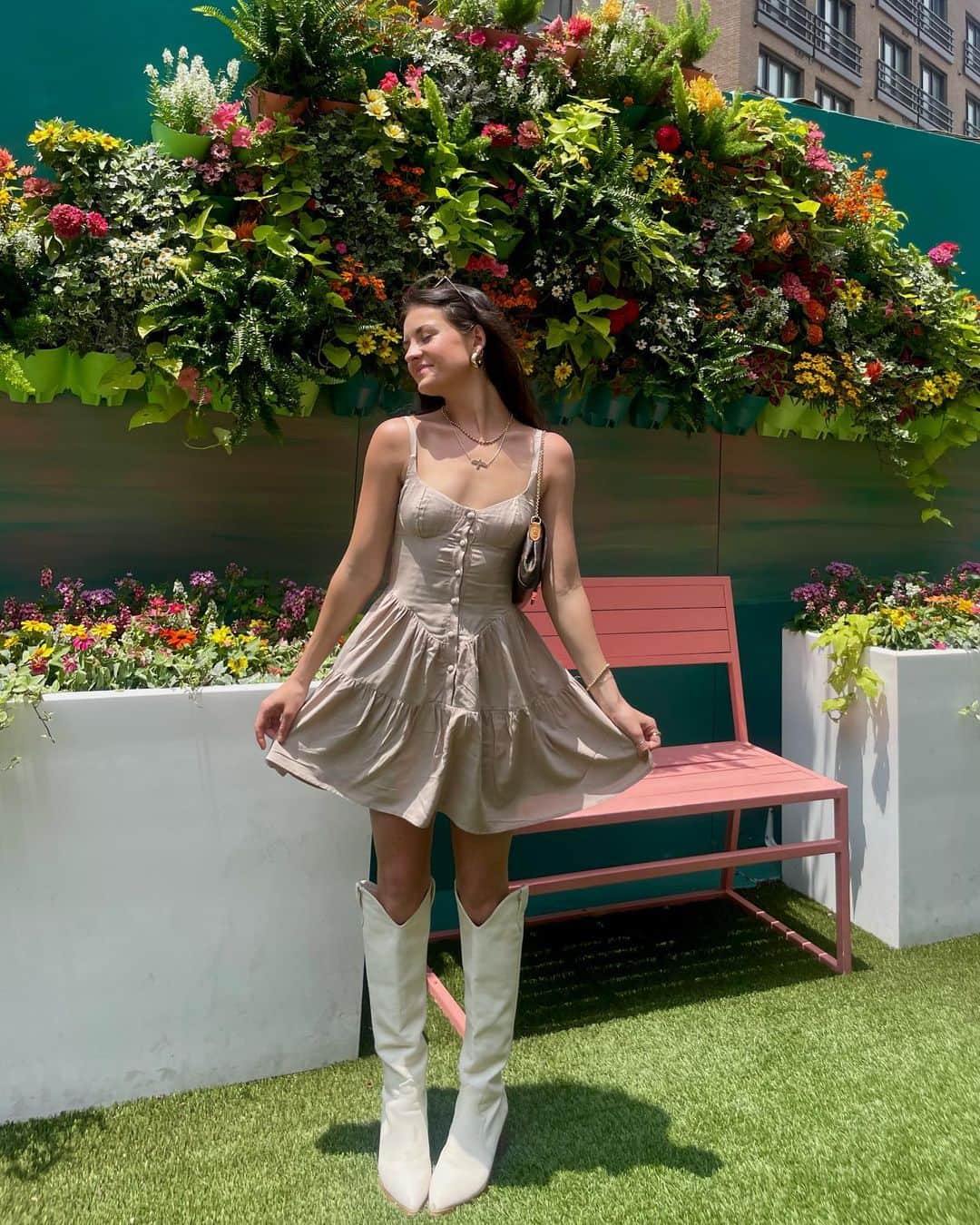 Brooke Marie Hylandのインスタグラム：「Pigeon toed cowgirl🌻🌸🌷🌺 Dress: @whitefoxboutique — C0DE: BROOKE15」