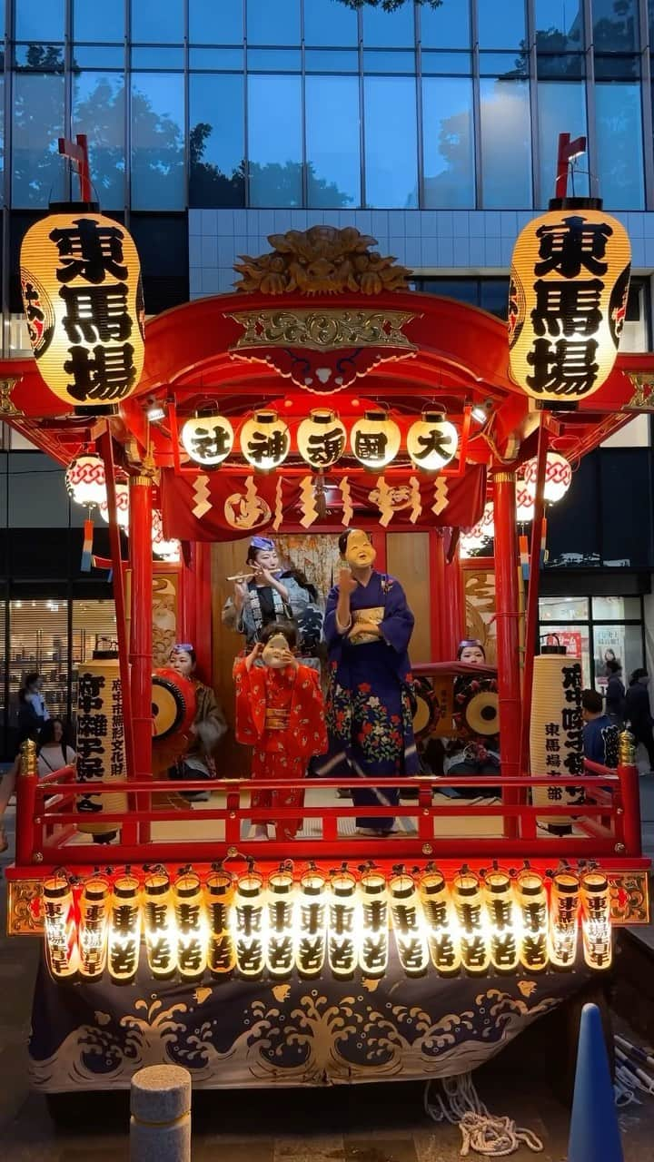 東京DANDYのインスタグラム：「The largest taiko drums in Japan provide the BGM for the ‘Kurayami Matsuri’ (‘Festival of Darkness’). Over a million people descend on  Okunitama Shrine in Fuchu for the annual ritual, which dates back centuries, the oldest in the Kanto region. An ancient ritual to pray for a bumper harvest finding new meaning in the 21st century.   #くらやみ祭 #festival #matsuri #Japan #祭り #大國魂神社」