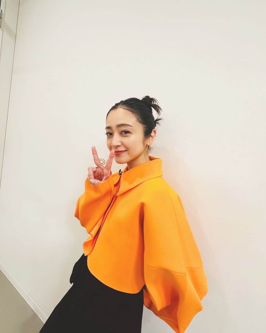 安達祐実さんのインスタグラム写真 - (安達祐実Instagram)「🧡🧡🧡 舞台『#綿子はもつれる』も終わって、 ドラマ撮影や番組収録の日々。 綿子に後ろ髪引かれつつ。。。 台湾公演までしばしお別れ。」5月31日 8時38分 - _yumi_adachi