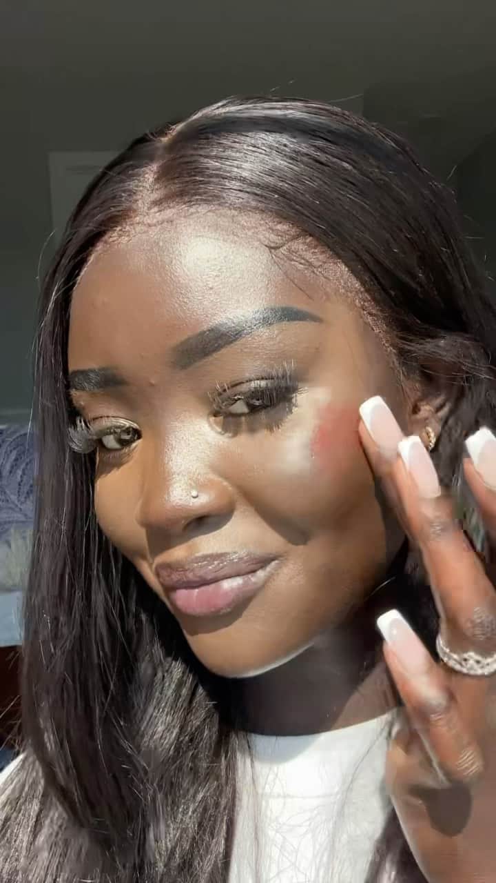 Smashboxのインスタグラム：「No-makeup summer makeup 🤝 sizzling statement color  Shop the longwearing, buildable, blendable Halo lip + cheek tints at smashbox.com | Link in bio」