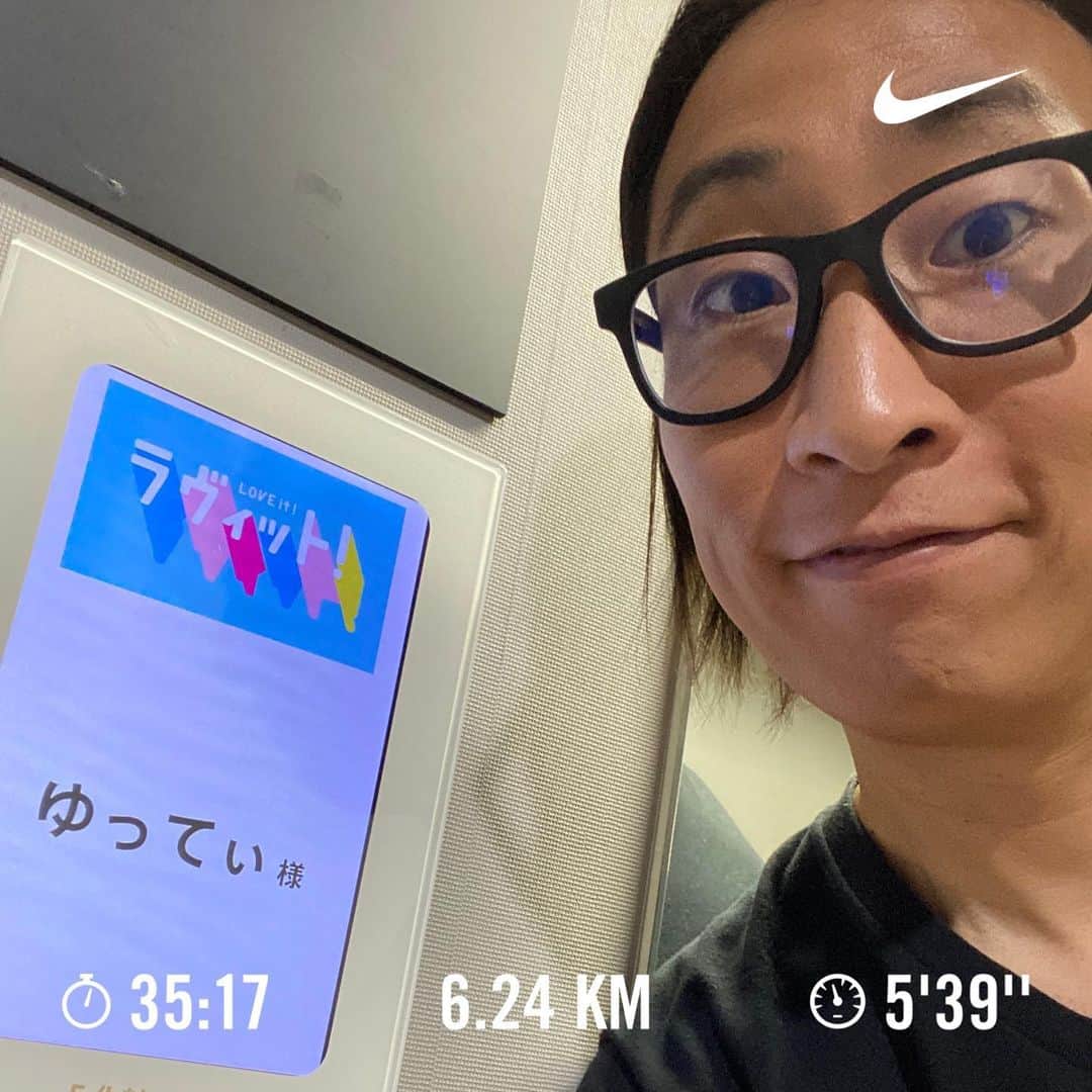 ゆってぃのインスタグラム：「🏃‍♂️🏃‍♂️🏃‍♂️  今月も無事（暇）100kラン終了。  ①史上最短ゲストのラヴィット！ ②生放送でスベりすぎたぽかぽか ③このメンツでの収録 ④FCTOKYO魂やらないかなー？ ⑤嫁ってぃと東京03さんの単独へ ⑥ひっさびさにライブ出て楽しかった ⑦ご近所さんと味スタへ ⑧ご近所さん2人目とご飯へ ⑨ハチャメチャ美味いタン塩君 ⑩近場の美味いタン塩君とコグ  今月は好きな人、楽しい人に沢山会えた。だけど嫌な事、マジかよって思う事もあった月でもありました。  そんな事をぶっ飛ばす楽しい事が沢山待ってるはずなので、6月も楽しみましょう〜！！」