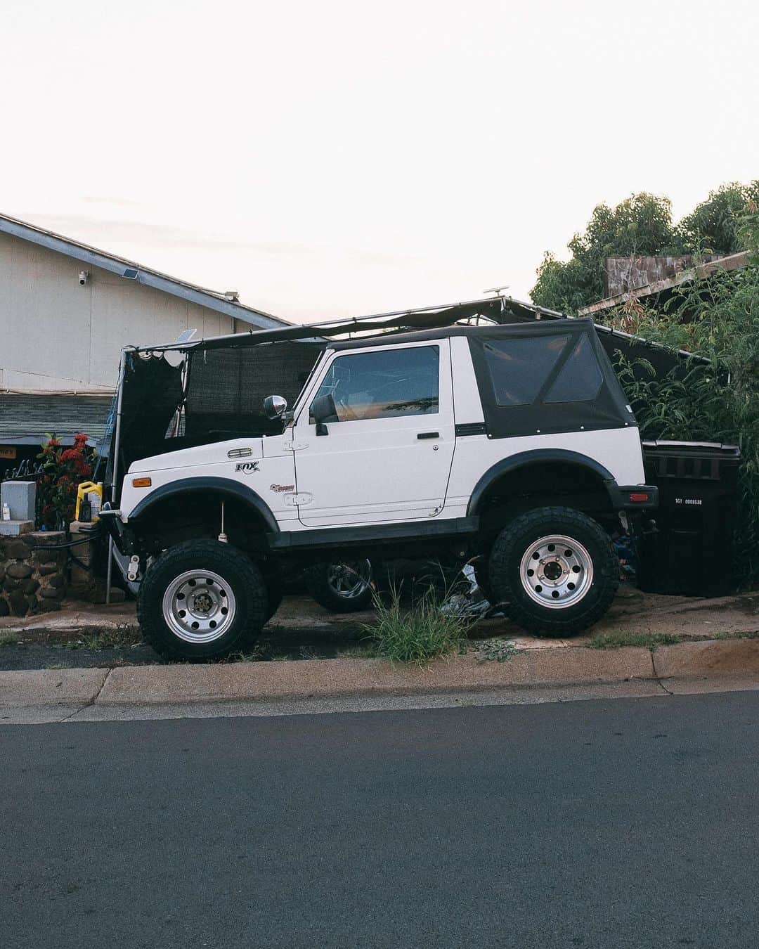 Poler Outdoor Stuffのインスタグラム：「Adventuremobile, island style🌴   Spotted by our very own @chopnate   #adventuremobile」