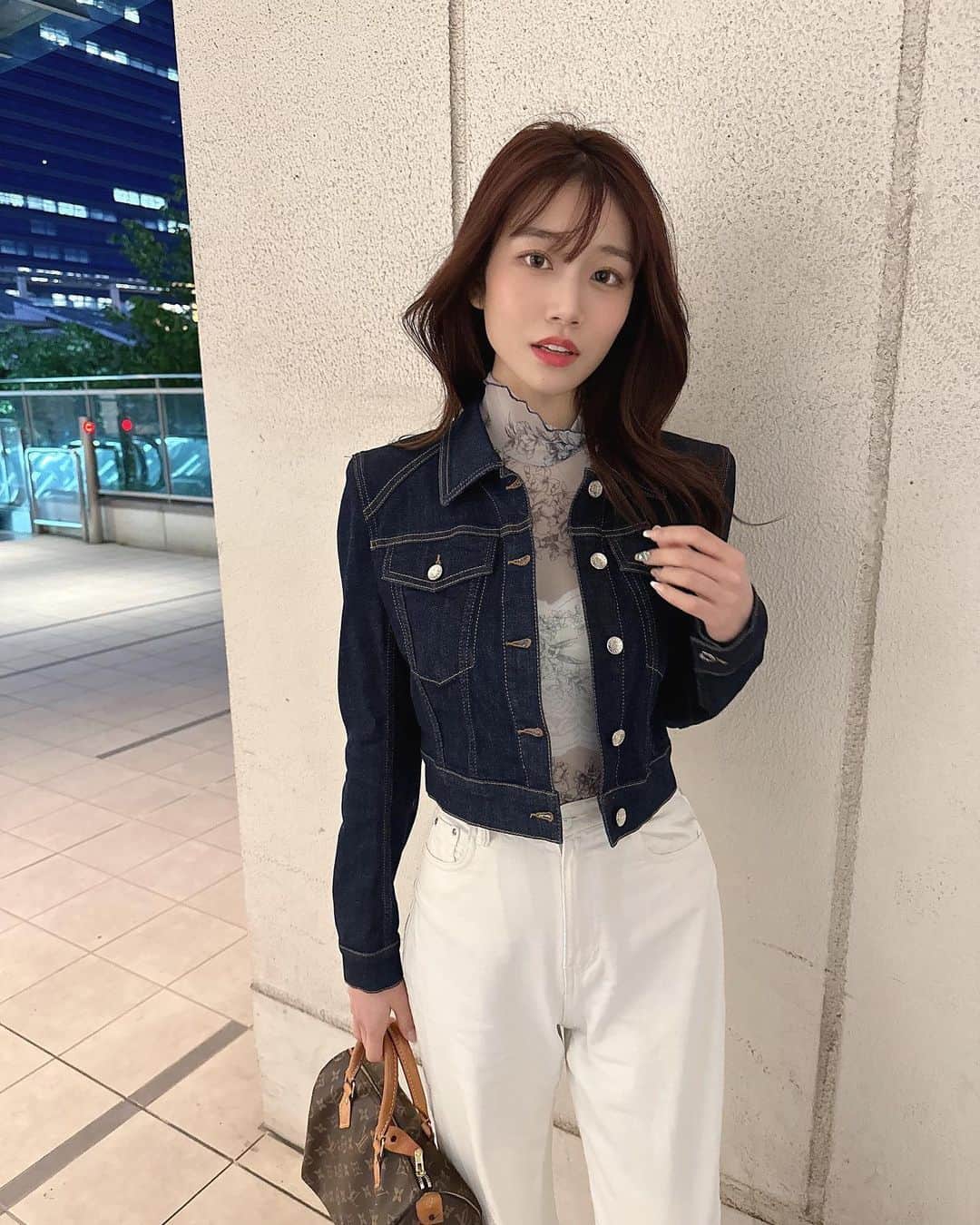 河北彩花のインスタグラム：「⁡ ⁡ 最近シアートップスが気分🤍´- ⁡ ⁡ 冬に何着か買ってたから 暖かくなってようやく出番がきたよ🫶🏻💗 ⁡ ⁡ ⁡ このデニムジャケットは去年購入したもので 1年越しにようやくおろしました🙏🏻´- ⁡ ⁡ お気に入りのコーディネート🫰🏻♡゛   #さいかのしふく  #休日コーデ」