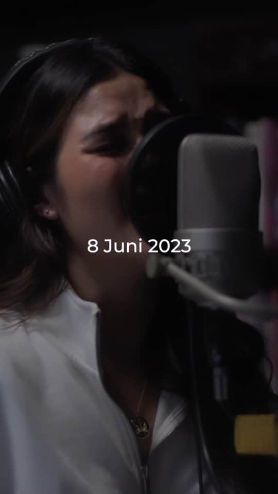 Raisa Andrianaのインスタグラム：「Gak lain gak bukan, @barsenabest selaluu menemani di project apapun, apalagi project iniii 🥹 tunggu kejutan di akhir video..」