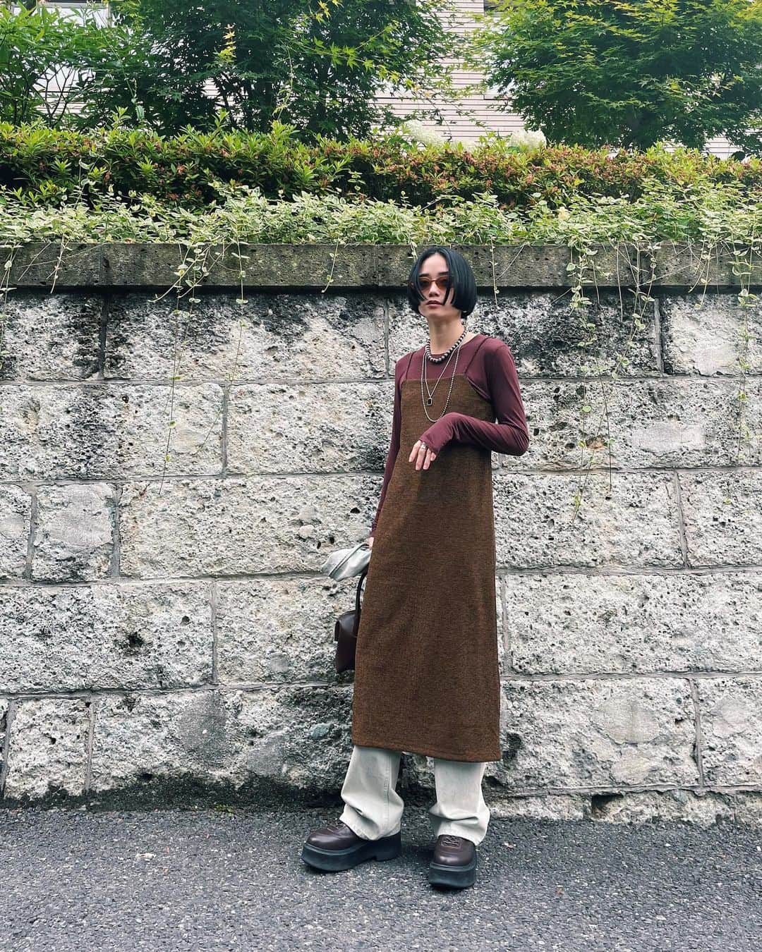 宮城舞さんのインスタグラム写真 - (宮城舞Instagram)「@seya_voyage の デニムのセットアップに @hm のギラギラブラウンワンピ🤎  大人がギラギラ着るの 可愛いよね？🥰  寒いと思いきや なんか暑かったり 体がしんどくなる天気だったけど 可愛いお洋服で気分あぎゃった‼️  #今日の宮城はん #HM #エイチアンドエム」5月31日 20時31分 - mai_miyagi