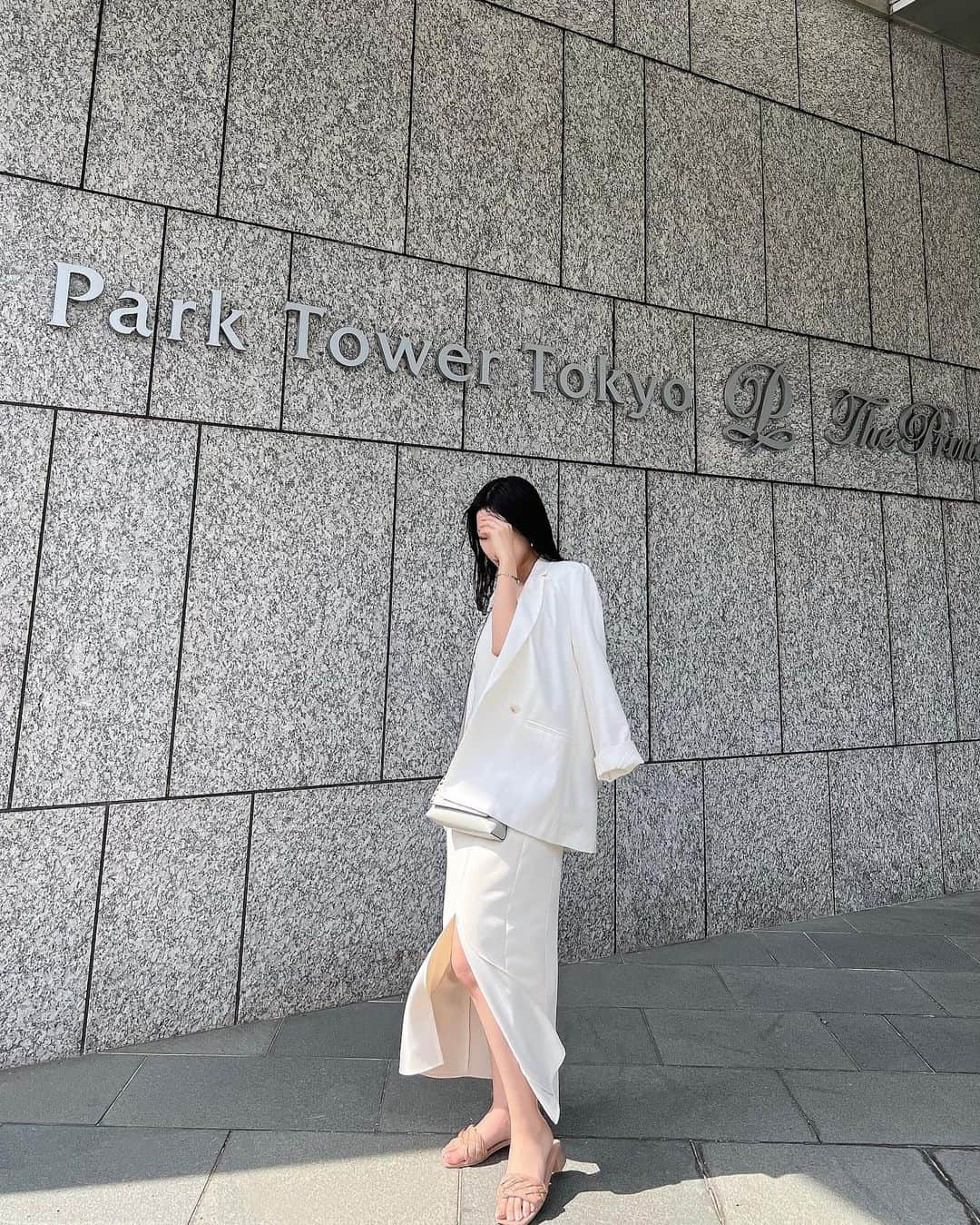 木田絵里香さんのインスタグラム写真 - (木田絵里香Instagram)「. MARK STYLER AWARD🏆🗼 今年のリゼのドレスコードはWhite🤍 本社メンバーとエリマネ 店長が揃った日♡ . 2年連続で取ってた大賞逃したけどまた取れる様にがんばろーっと👗 . コロナも落ち着いてきて大きい会場でできて楽しすぎたな🍾🥂 . #markstyler#award#whitecode #アワード#ドレスコード#ホワイトコーデ」5月31日 18時59分 - erika_resexxy