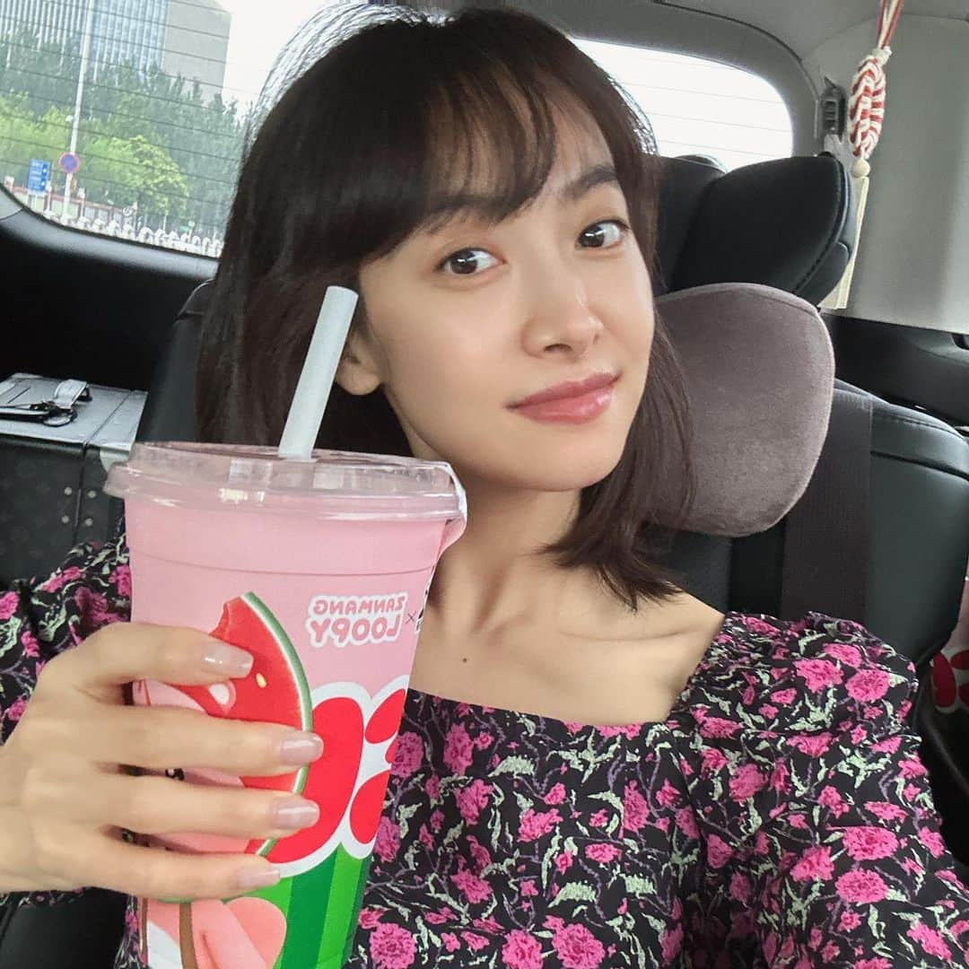 ビクトリアさんのインスタグラム写真 - (ビクトリアInstagram)「夏天还得是西瓜🍉 #watermelon  #summer」5月31日 19時01分 - victoria02_02