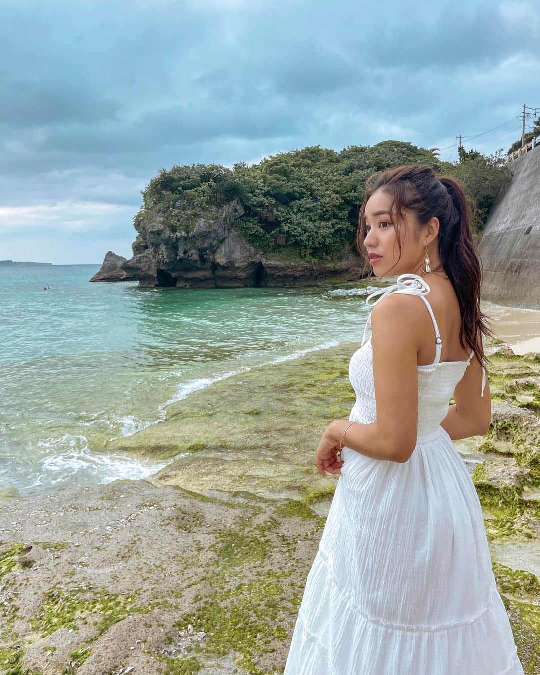 羽石杏奈のインスタグラム：「👗🫧🌼🏝️🤎 w/ @tothesea_hawaii」