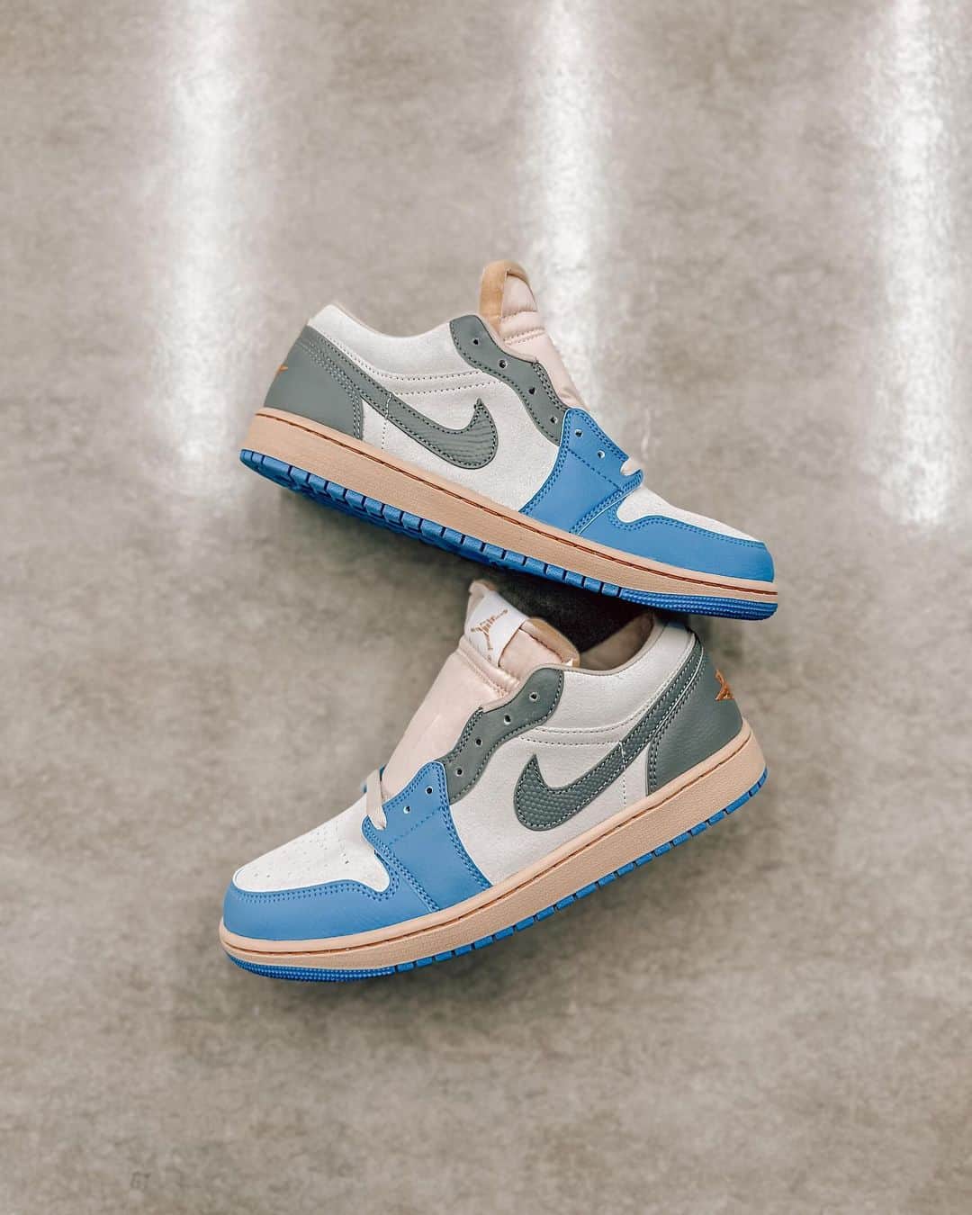 KING-MASAのインスタグラム：「Jordan 1 Low Tokyo !!! Lovely vintage theme !!  このビンテージ感がたまらない一足。 デティールも、色味も大満足💙  合わせる服は決めてます🙋」