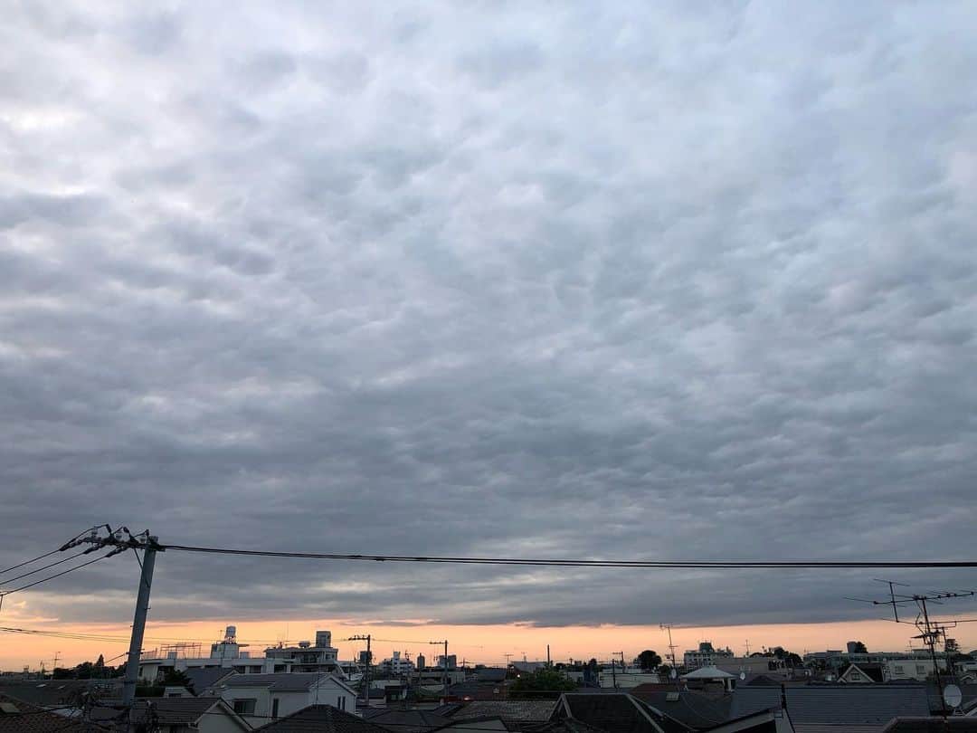 ホリエアツシさんのインスタグラム写真 - (ホリエアツシInstagram)「雲が低いね🌫️ #夕景プロジェクト」5月31日 19時17分 - a.horie