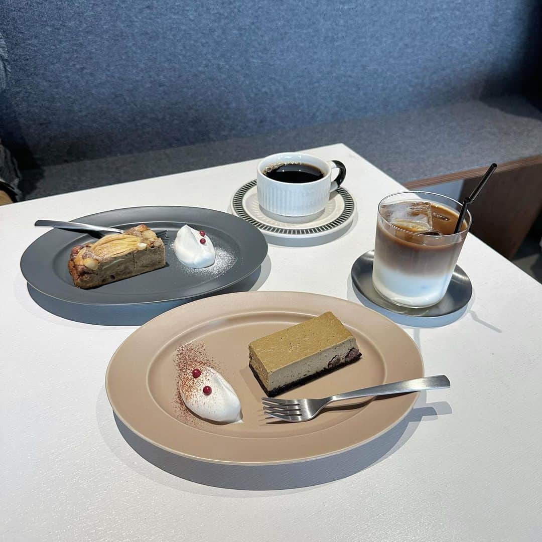 のインスタグラム：「♡‬  📍杢（MOKU）  キャンプ帰りに気になっていたカフェへ☕️  他のカフェにはないような 珍しい味のおしゃれなケーキがたくさん…！！ ゆっくり過ごせる空間で おいしいティータイムができて幸せだった〜🥰 . .  #新潟 #三条 #三条市 #新潟カフェ #三条カフェ #杢 #新潟スイーツ部 #未夢ちゃんとデート」