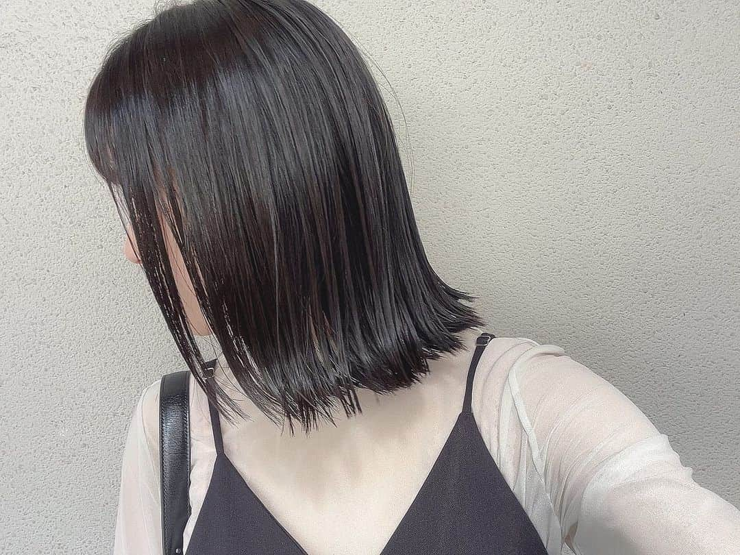 仙石みなみさんのインスタグラム写真 - (仙石みなみInstagram)「. 🤍 髪切ったよー！さっぱりん✂︎  #hair #cut #ボブ」5月31日 19時33分 - sengoku_minami