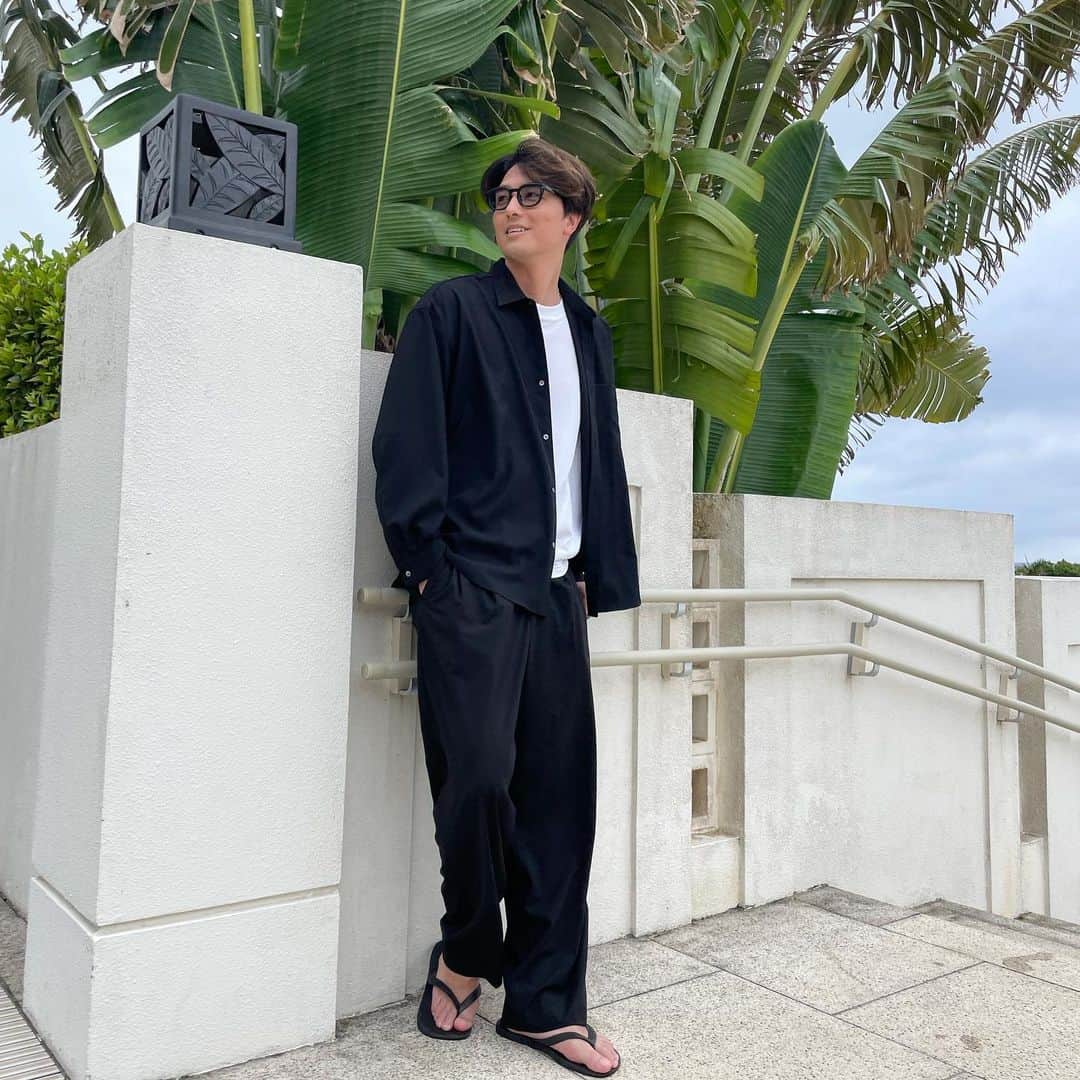 のインスタグラム：「好きな服きて海いって太陽浴びる☀️ 俺にとってのウェルネス🌈 みんなが普段してる行動もウェルネスだよ☺️ ヨガしたり、友達と遊びいったりなんでもいいんだよ🔥 自分にとってのいきいきとした生き方が大切🌿 #ウェルネス」