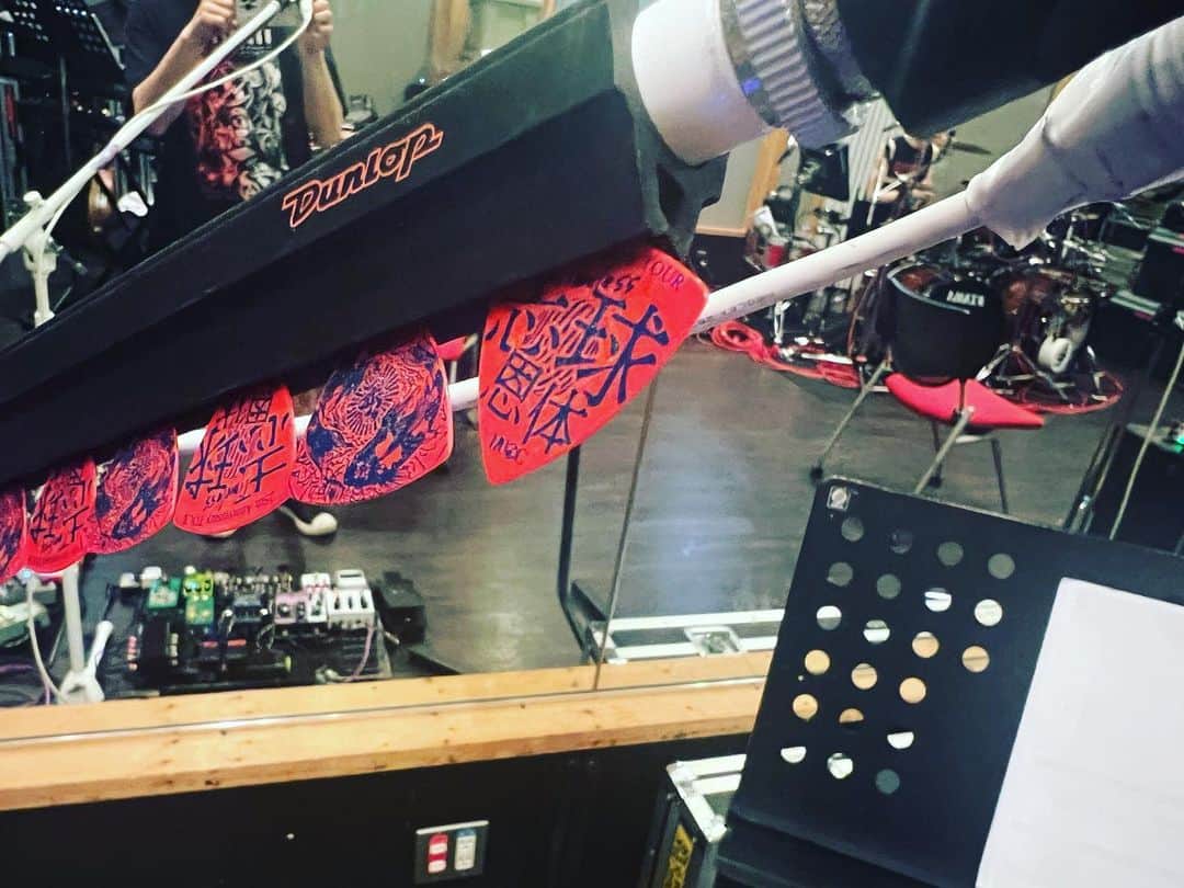 ミヤ のインスタグラム：「志恩球体リハ順調です！ #mucc25th」