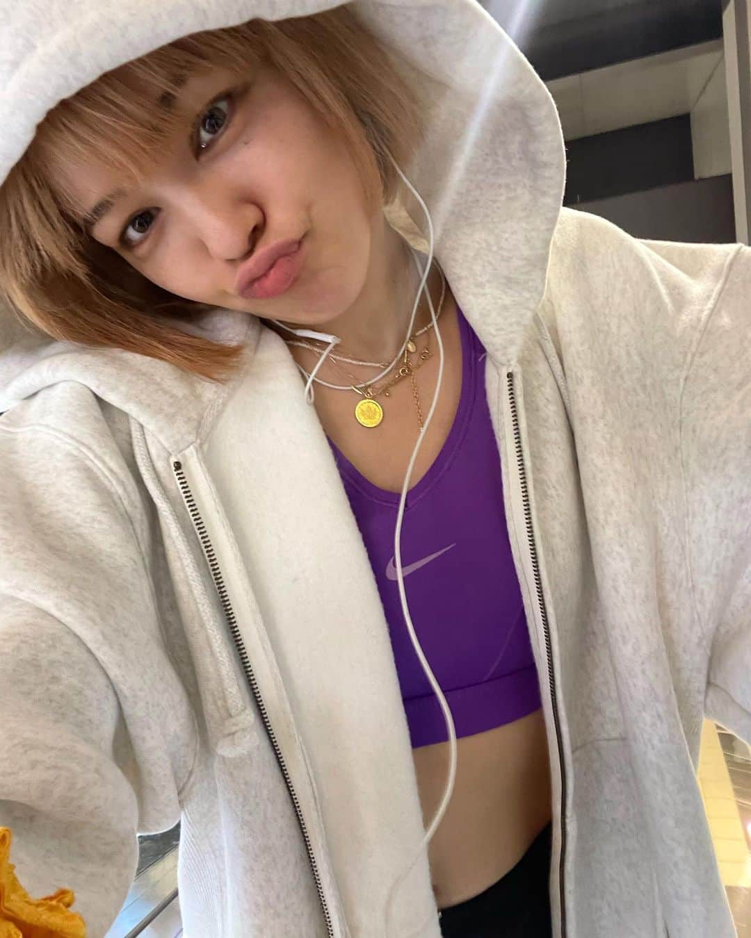 ステファニーのインスタグラム：「🍇💜🤍 身体改造計画進行中。 #love #life #ピラティス #がんばる」