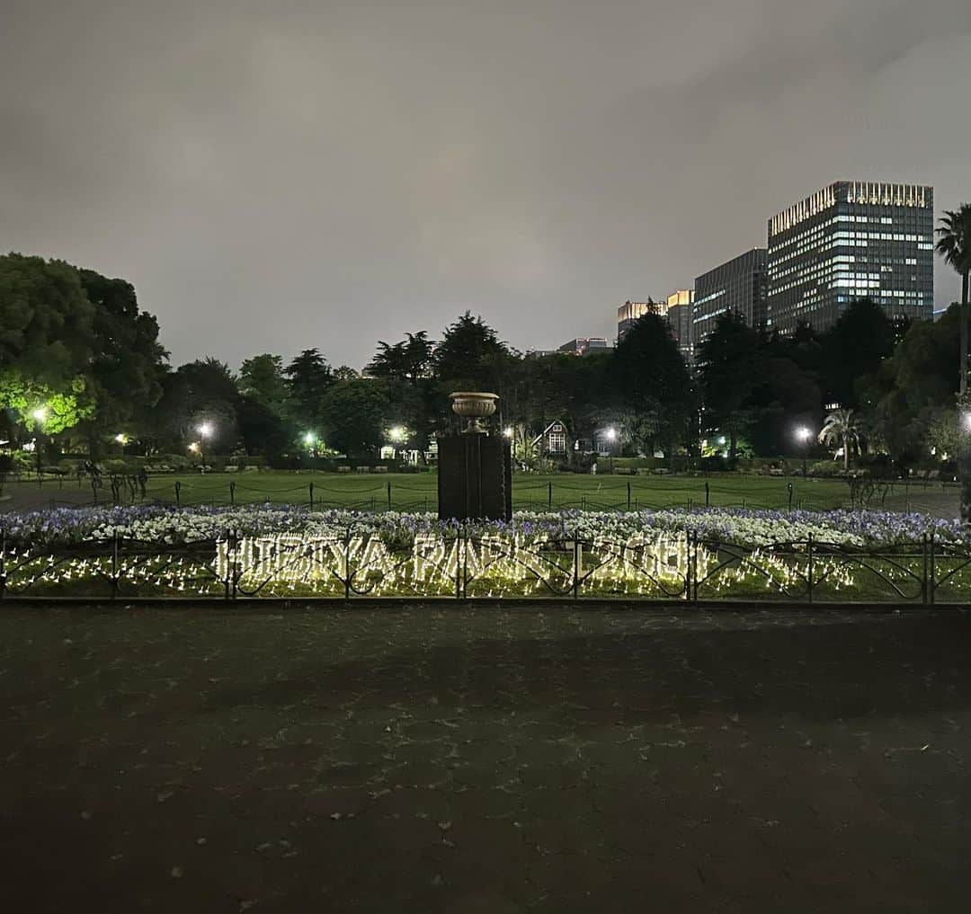 藤田崇寛のインスタグラム：「. 昨夜 漫才の練習をした 日比谷公園  そして本番前 スタジオ横でのネタ合わせ  #星野源ann #星野源のオールナイトニッポン #星野ブロードウェイ #星野源 #野上 #藤田 #ハットトリック #漫才」