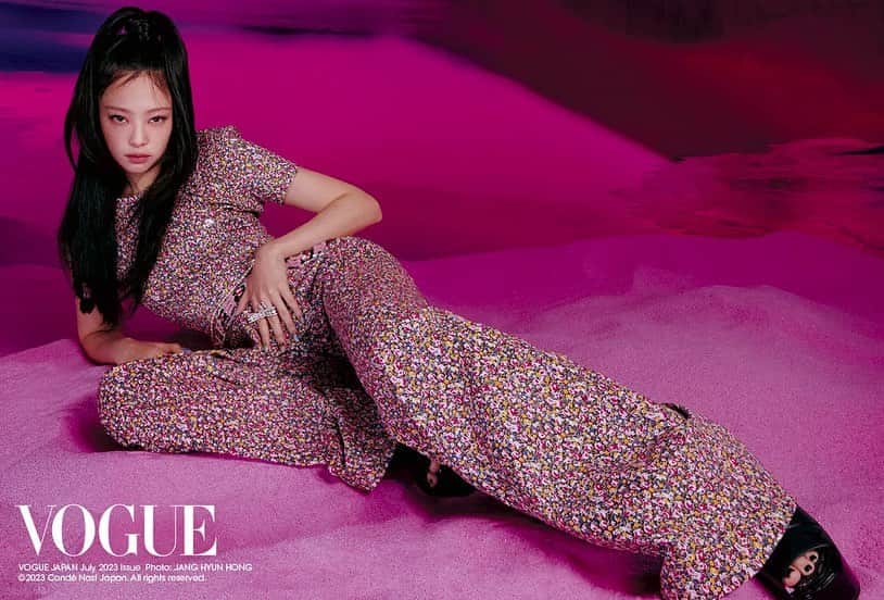 ジェニーのインスタグラム：「ココシャネル 💕 @voguejapan @chanelofficial」