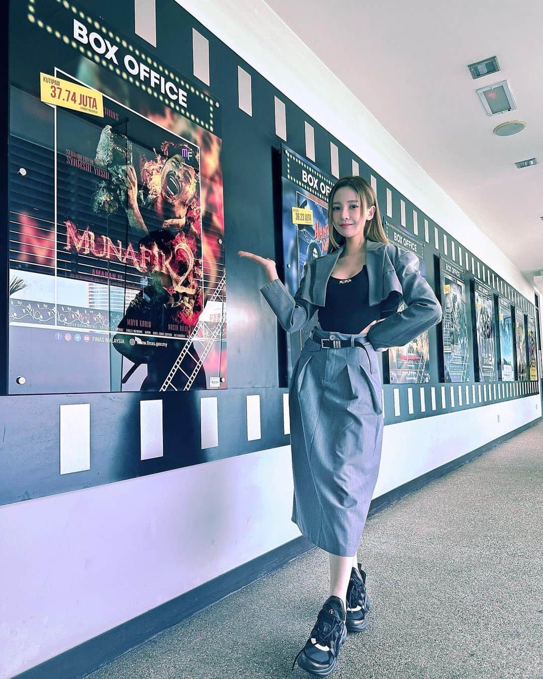 Yumi Wongのインスタグラム：「今天同Finas政府部門meeting💕 All the best to @de_kangaroo_production 😜」
