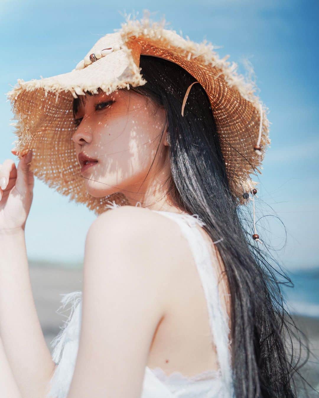 haru wagnusさんのインスタグラム写真 - (haru wagnusInstagram)「SHEIN Wonderful Summer shoot 4  SHEIN夏服の撮影をさせていただきました☺︎ part4  model @ru_____hao   割引クーポンコード:wagnus (お買い上げ金額5,999円まではセール価格より15%OFF、6,000円以上は20%OFF) 利用期限：6月末日 ————————————— 使用商品ID ・ファジートリム ハロタードレス sw2303012031669912 ・シェルデコレーション　ストロー（ハット） sc2303126707316014  —————————————  @shein_japan @sheinofficial   #SHEIN #SHEINforAll #ad #sheingal #シーイン #BeSHEINモデル ㅤㅤㅤㅤㅤㅤㅤㅤㅤㅤㅤㅤ」5月31日 19時52分 - wagnus