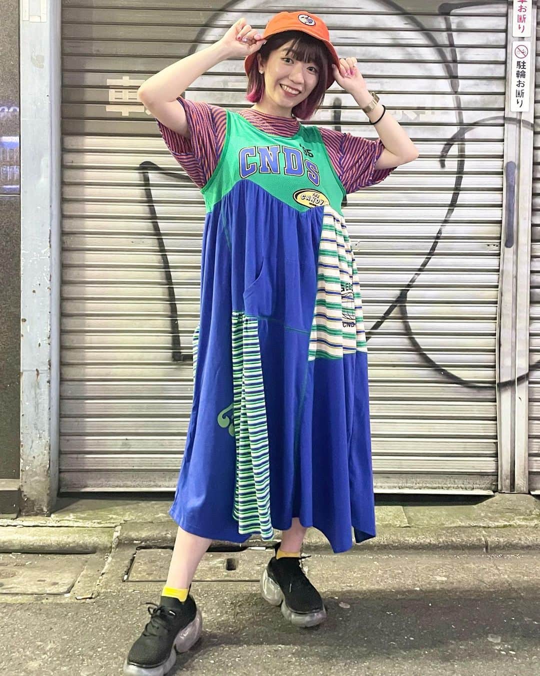 ぱいぱいでか美のインスタグラム：「青い服選びがち⛹️💙 . ちんたくさん生誕の時に着てた服！ Candyのパッチワーク感あるワンピかわいい〜 中に着てるのもCandyのワンピです✌🏻好きすぎ！ 帽子はちんたくさんのブランド🧡  ちんたくさんの生誕祭、 呼んでもらったのも嬉しかったし かわえさんと共にいつも遊んでる3人が イベントで揃ったのも嬉しかった👩‍👩‍👦 . #candystripper #tirededge #grounds #ちんたく さん #かわえなつき さん #でか美私服 #でか美衣装 #でか美ちゃん」