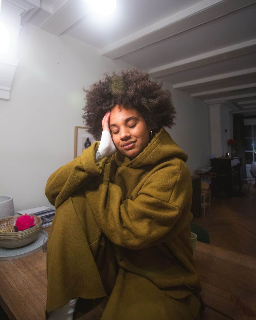 イーストパックのインスタグラム：「“I see art as a tool to challenge social frameworks and let people see my truth through my eyes behind my lens.”  Discover more about @cocoolakunle in our fifth episode from our Eastpak Community series.  #builttoresist #eastpakcommunity」