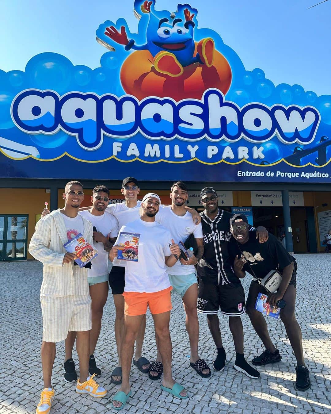 マイケル・アントニオのインスタグラム：「Big men being boys」