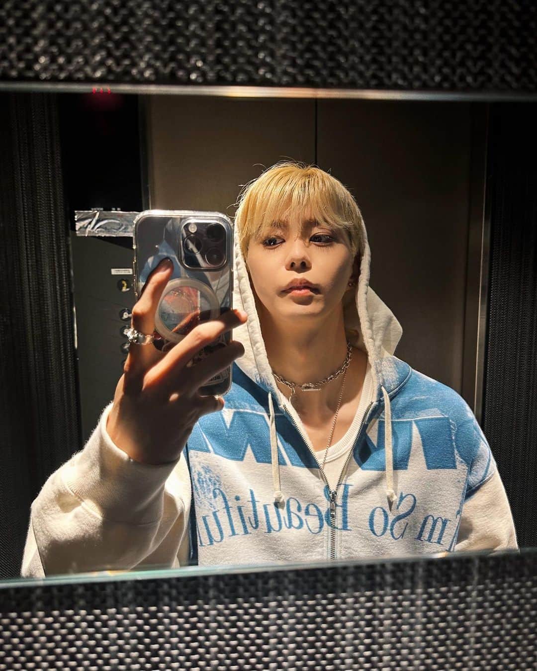 岡本聖哉のインスタグラム：「💙🤍☺︎」
