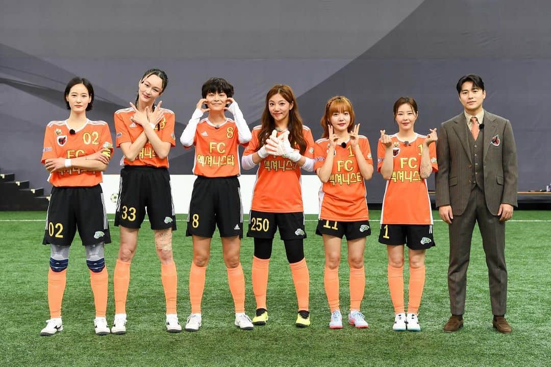 チョン・ヘインのインスタグラム：「잠시후 9시 골때리는 그녀들 본방사수🧡」
