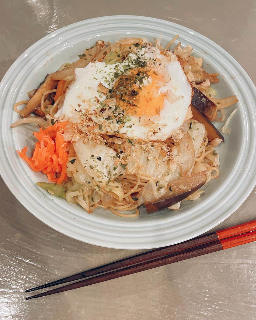 横地尚子さんのインスタグラム写真 - (横地尚子Instagram)「私が時たま無性に食べたくなるのは焼きそば🥢🍳」5月31日 20時16分 - yocochiin