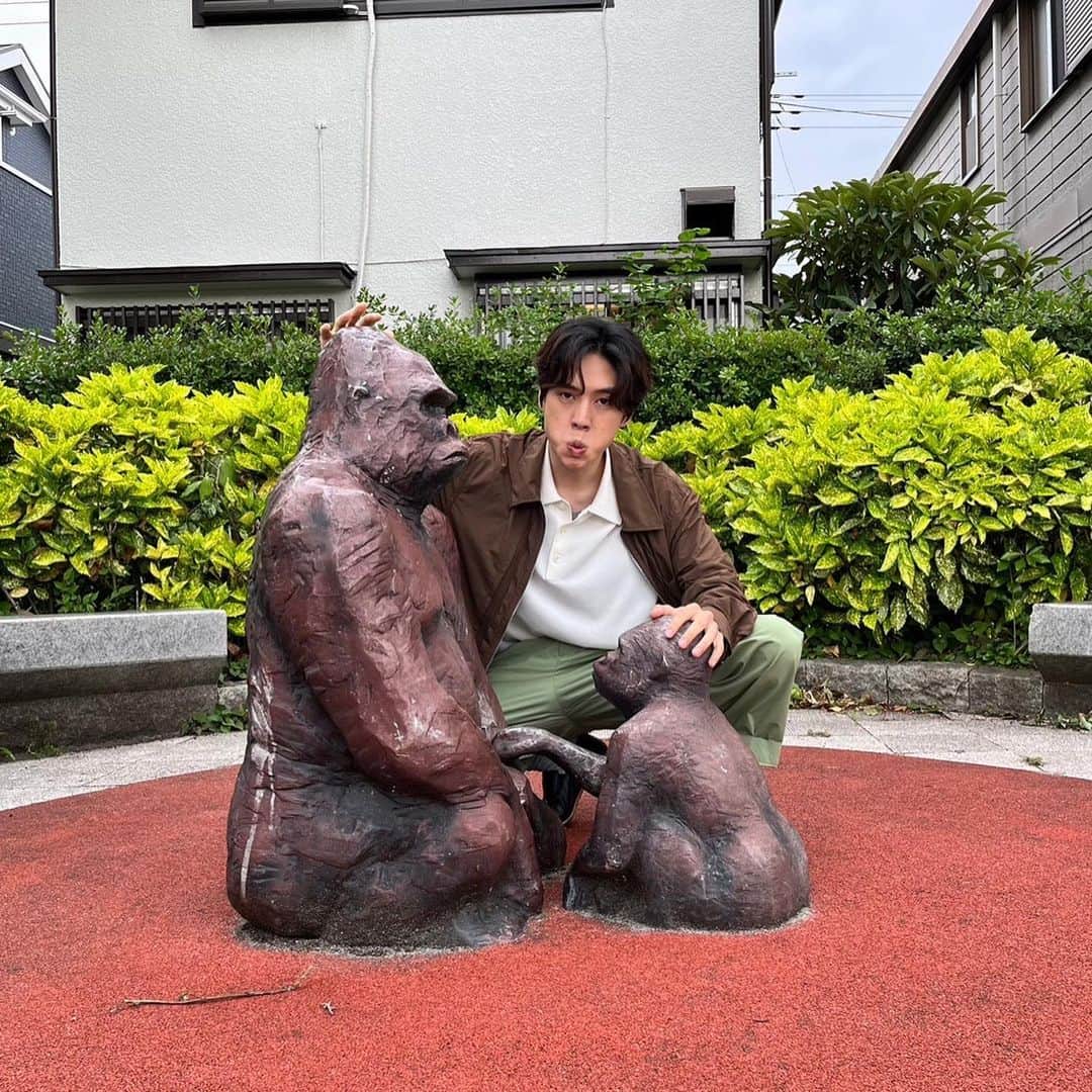 坂東龍汰さんのインスタグラム写真 - (坂東龍汰Instagram)「今は何しても怖いとかキモいとか言われるのでしょうが、神山くんも本当はこんなに家族思いな良い人なんだよ？🦍🦍🦍  ところで、7話は皆さんどうでした？」5月31日 20時22分 - ryota_bando