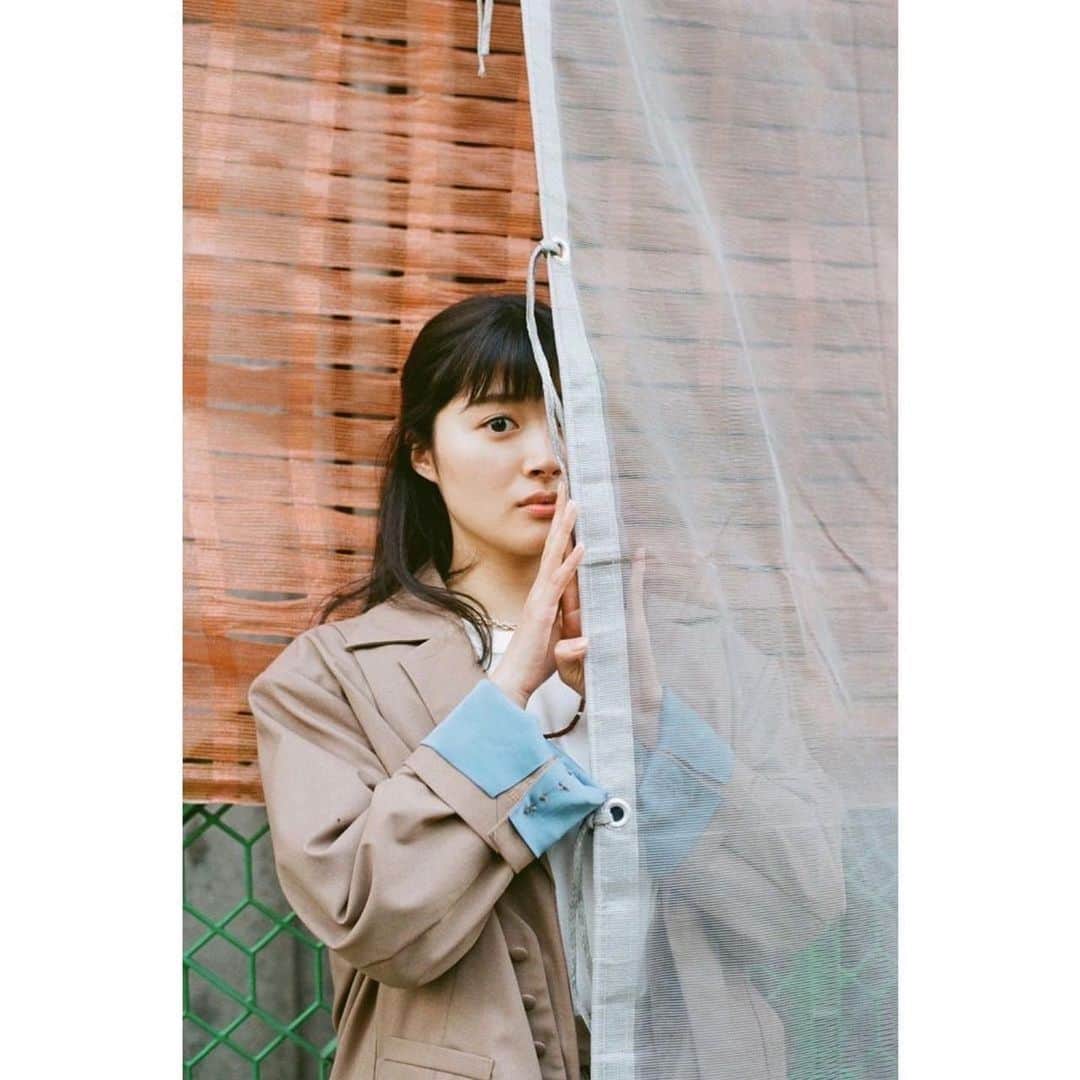 根本亜沙美さんのインスタグラム写真 - (根本亜沙美Instagram)「#Repost @asuka_tokotoko ・・・ 「束の間の恋」MV撮影の合間に杉浦さんに撮っていただきました。 16歳の時に初めて撮っていただいてからもう4年が経ってました。 感慨深いです。嬉しいな。 素敵な衣装に加えて大好きなあさみさんメイクです🫶」5月31日 11時23分 - asami_nemoto