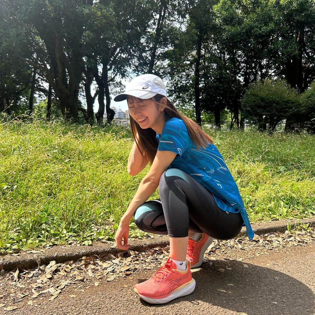 前田ゆうさんのインスタグラム写真 - (前田ゆうInstagram)「ランニングするようになって、 かっこいい趣味ができました☺️✨カラダにも心のリフレッシュにもいいしね😁  このニンバスに出会えたこともラッキー🥹✨かわいくて履くだけでテンション上がるし😍‼️  これ大事😎‼️いまや最高なランニングパートナーです😆  #アシックス #ASICS #GELNIMBUS 25	 #ゲルニンバス」5月31日 11時32分 - yuu_maeda