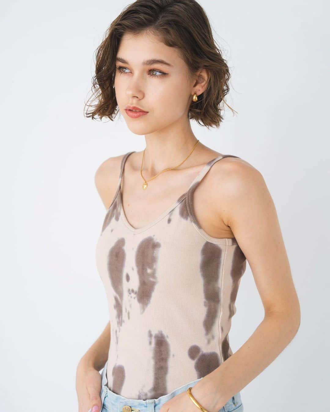 ALEXIA STAMさんのインスタグラム写真 - (ALEXIA STAMInstagram)「ㅤㅤㅤㅤㅤㅤㅤㅤ  23 Spring Summer Collection 6/2(Fri)19:00〜On Sale. ________________________________  ✔︎ Tie Dye Rib Bodysuit Color : Blue , Charcoal , Beige  Size : S , M Price : ¥9,900 (税込)  インナーカップ付きのボディスーツでタイダイ柄が目を惹く1枚です。 大きく開いたバックスタイルがヘルシーな印象に。 ボディスーツの着脱部分は、スナップボタン開閉タイプです。  #alexiastam」5月31日 11時49分 - alexiastam_official