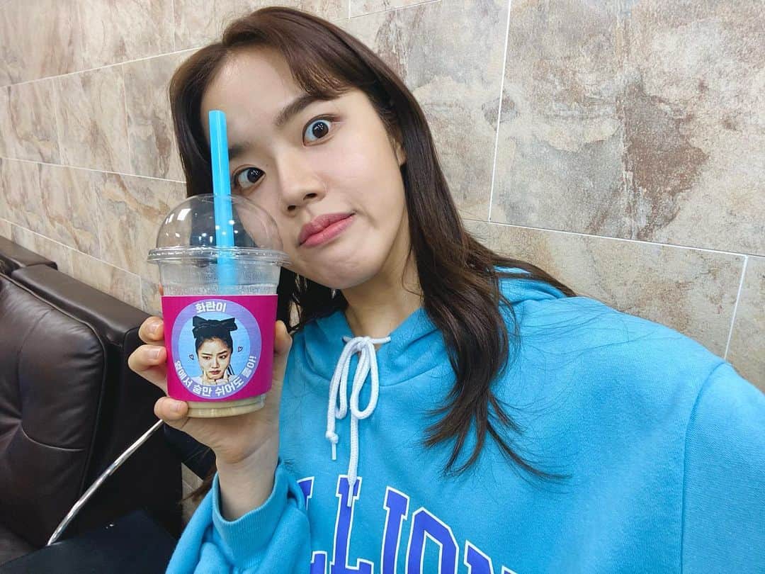 のインスタグラム：「감사합니다🦕💙 . 저는 화란이예여 라니란란」