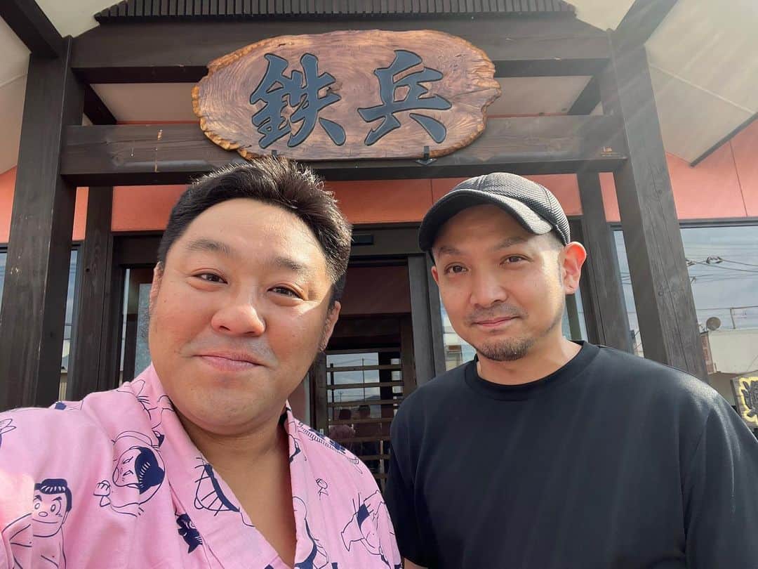 あかつのインスタグラム：「27年ぶり⁉️ 昨日のシェア！あかつのGO!GO!巡業のコーナーでお邪魔させていただいたお店の社長さんが、中学3年の時一緒に全国大会に行った日下部くんでした‼️ 現場入りしてビックリ‼️」