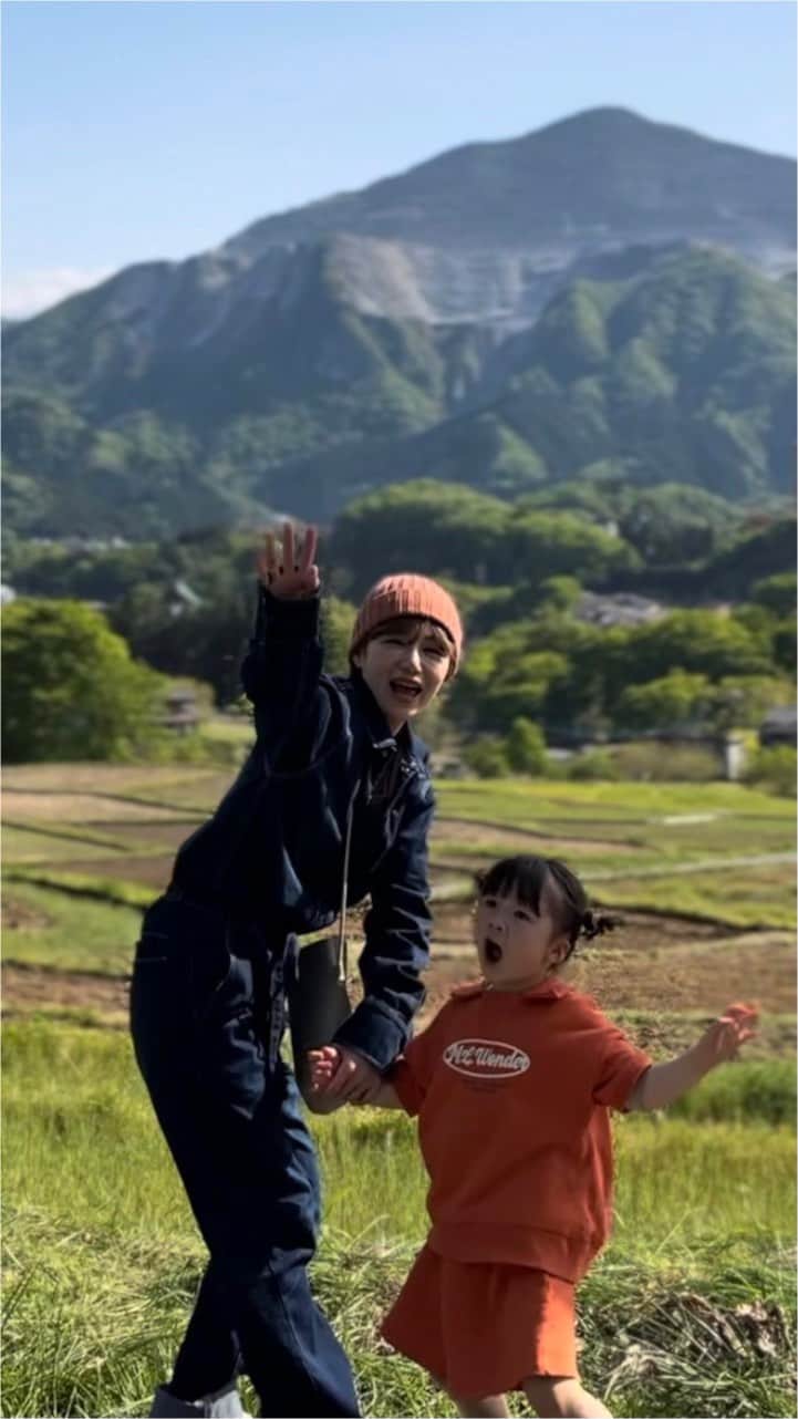 長谷川あやのインスタグラム：「・ 春の秩父旅👧👩‍🦰✌️  実は20年前少しだけ 秩父に住んでいた時期があって 第二の故郷のようなホッとする場所だったり😌✨  #子供のいる生活#女の子ママ#小夏のいる生活#4歳#秩父」