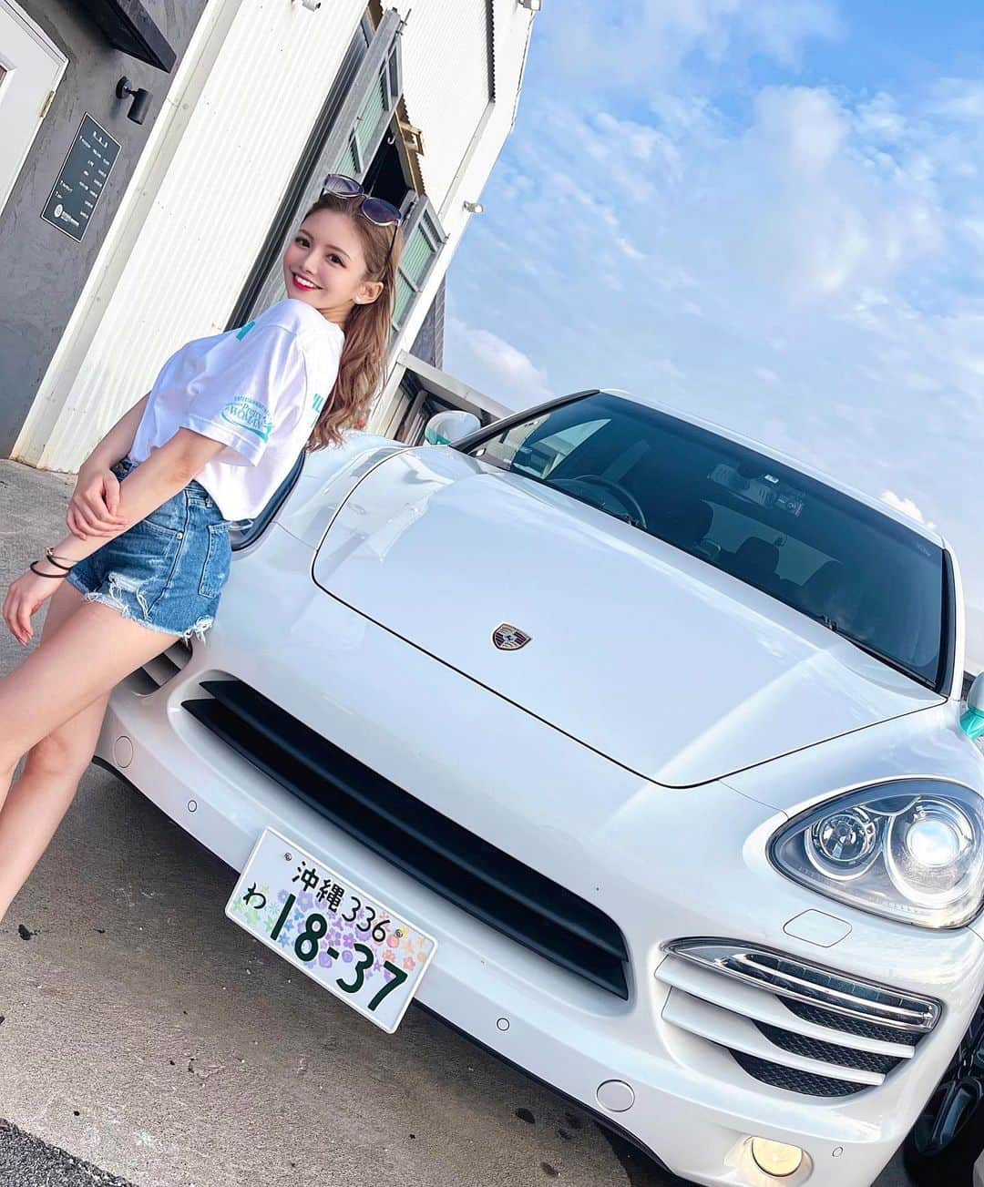 じゅりあんぬさんのインスタグラム写真 - (じゅりあんぬInstagram)「次回ぜったい乗りたい車！🤍🤍 かいえんちゃん😍 ⁡ ⁡ ⁡ ⁡ ポイントでティファニーブルーがあってほんとに可愛いの💙  @miyako.car.club  6月1日にグランドオープンするの🎉 レンタカーは宮古カークラブ！！🚙 ⁡ ⁡ ⁡ ⁡ ⁡ ⁡ ⁡ ⁡ ⁡ #ポルシェ#カイエン#レンタカー  #宮古島#宮古島旅行#宮古島観光  #高級車#レンタカーの旅#国内旅行  #porsche#rentacar#miyakoisland  #japan#travel#carlovers#lileforlike」5月31日 11時44分 - juuurrriiiaaa