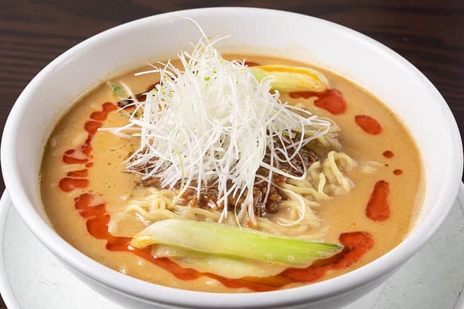ホテルキャッスル　HOTEL CASTLEさんのインスタグラム写真 - (ホテルキャッスル　HOTEL CASTLEInstagram)「【推しメンやまがた】🍜  #推しメンやまがた 掲載麺🍜 ラーメンの聖地、山形市。 自分が大好きなラーメン「推しメン」を他の人に推薦する 「推し活」を通して盛り上げよう🙌  ◆白胡麻担々麺 ランチタイム　11:00〜14:30 1,000円（単品） 1,300円（セット）  ファンの多い櫻果林お馴染みの担々麺。 コク深くまろやかな味わいが特徴です。 胡麻の香り、甘さ、ピリッとくる辛さ、鼻に抜ける柑橘の香りを是非お楽しみください❗️  #ホテルキャッスル #ホテルキャッスル山形 #ラーメン #担々麺 #山形県 #山形市 #中国料理 #中華 #櫻果林 #ランチ #山形ランチ #山形ラーメン #おすす麺 #麺活 #麺すたぐらむ  #麺スタグラム」5月31日 11時52分 - hotelcastle_yamagata